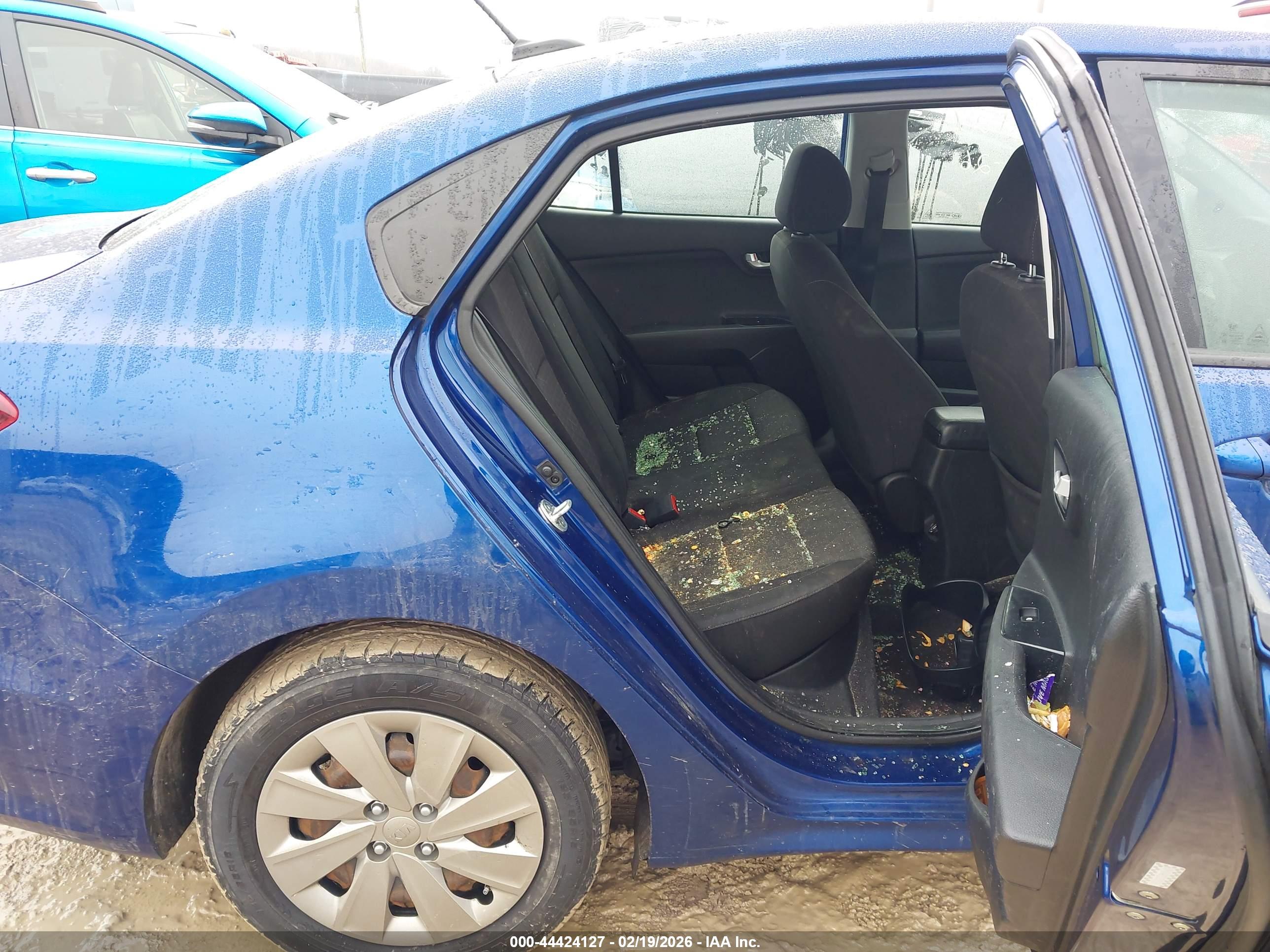 KIA RIO image 8