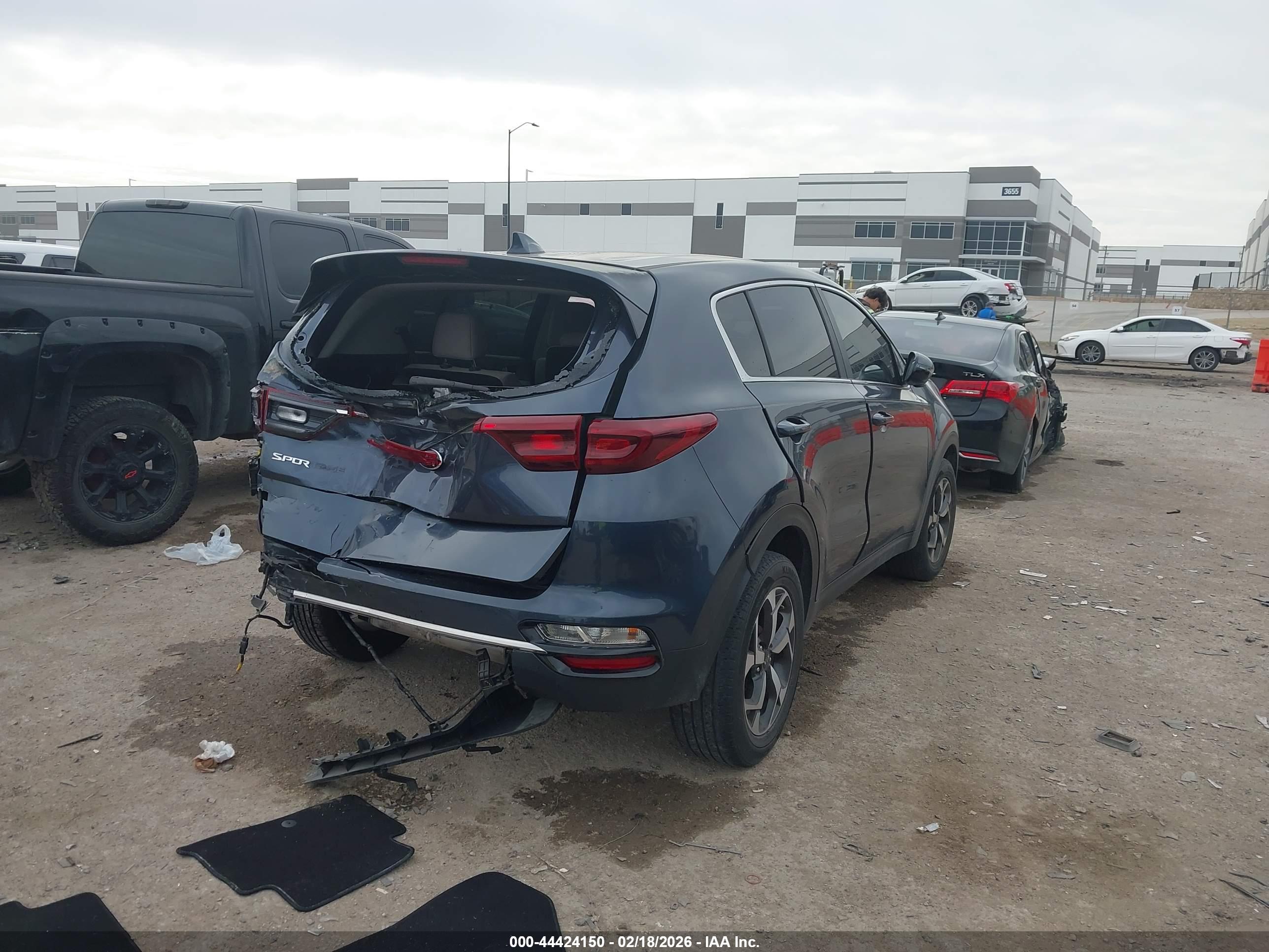 KIA SPORTAGE image 4