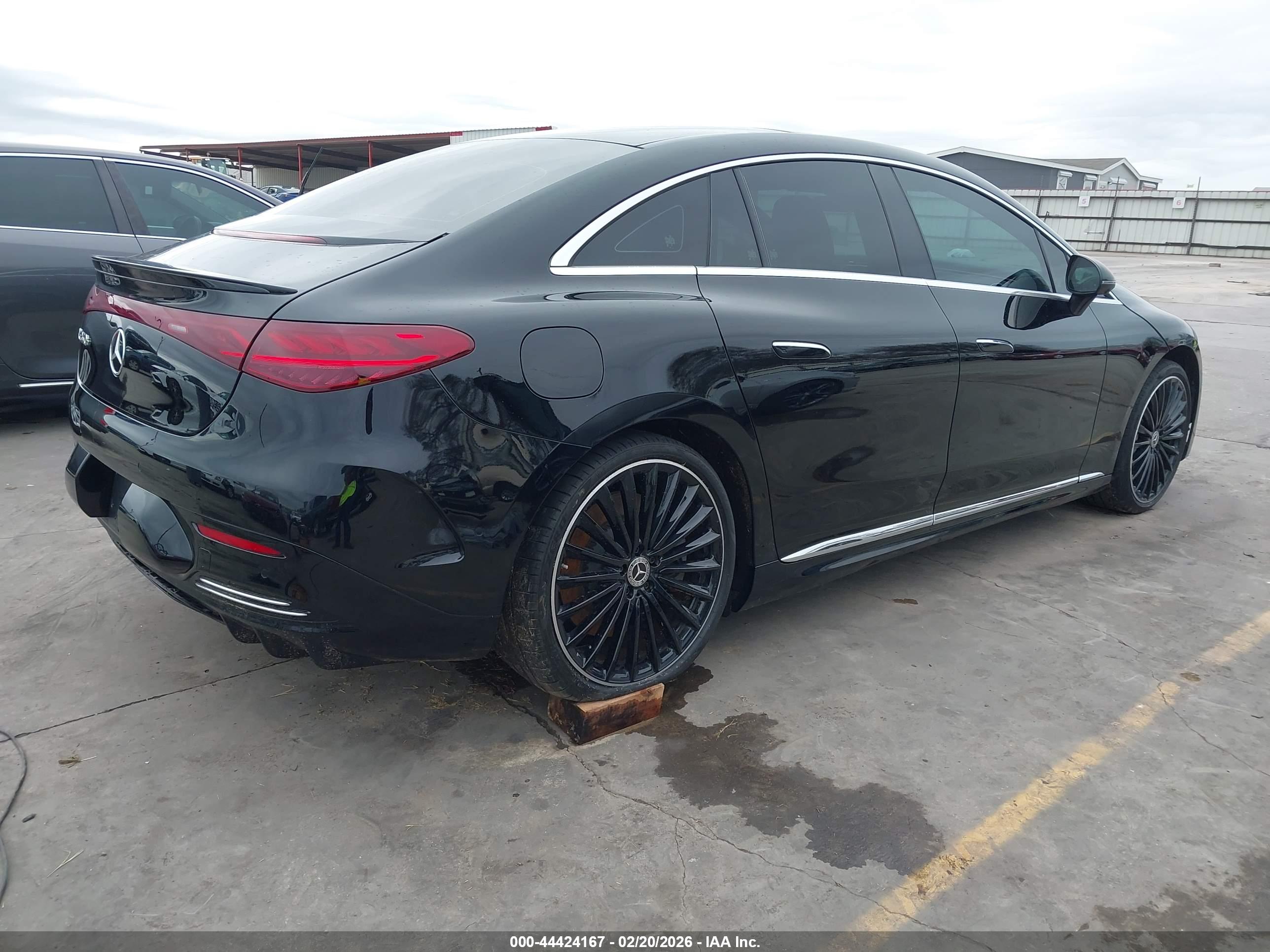 MERCEDES-BENZ EQE image 4