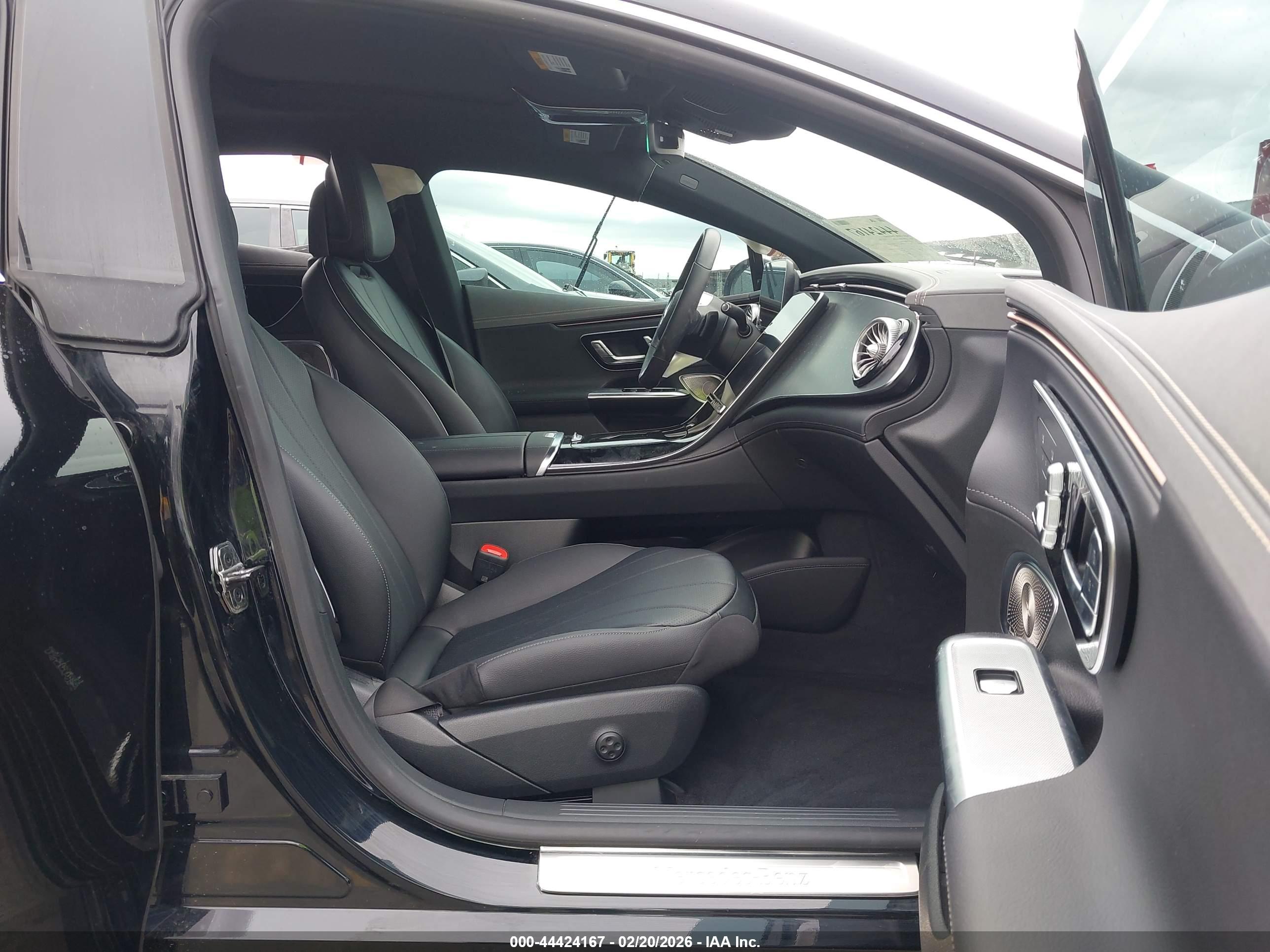 MERCEDES-BENZ EQE image 5