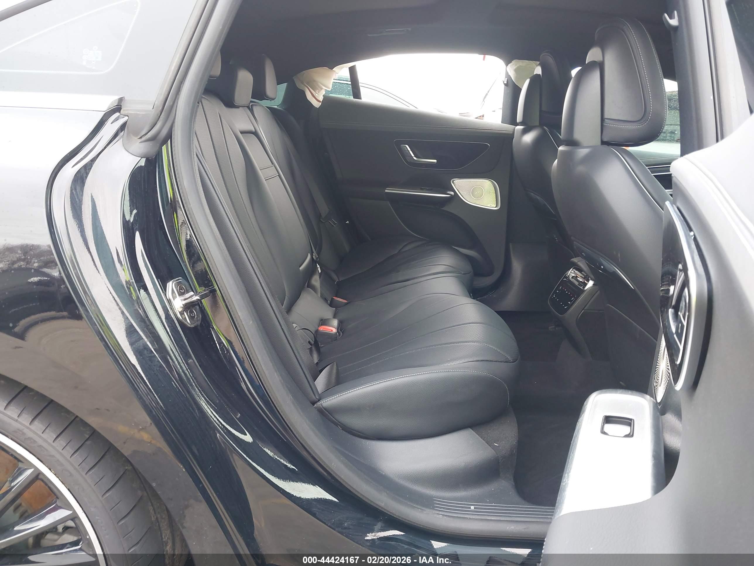 MERCEDES-BENZ EQE image 8
