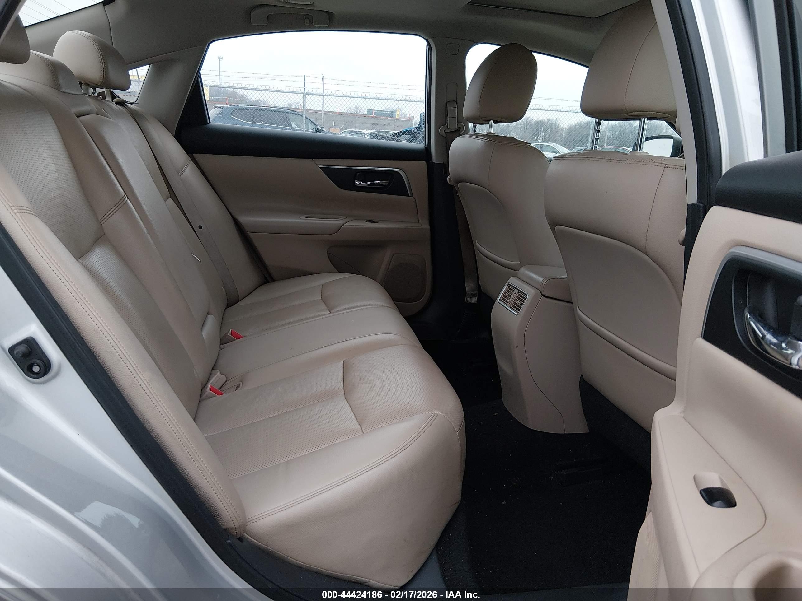 NISSAN ALTIMA image 8