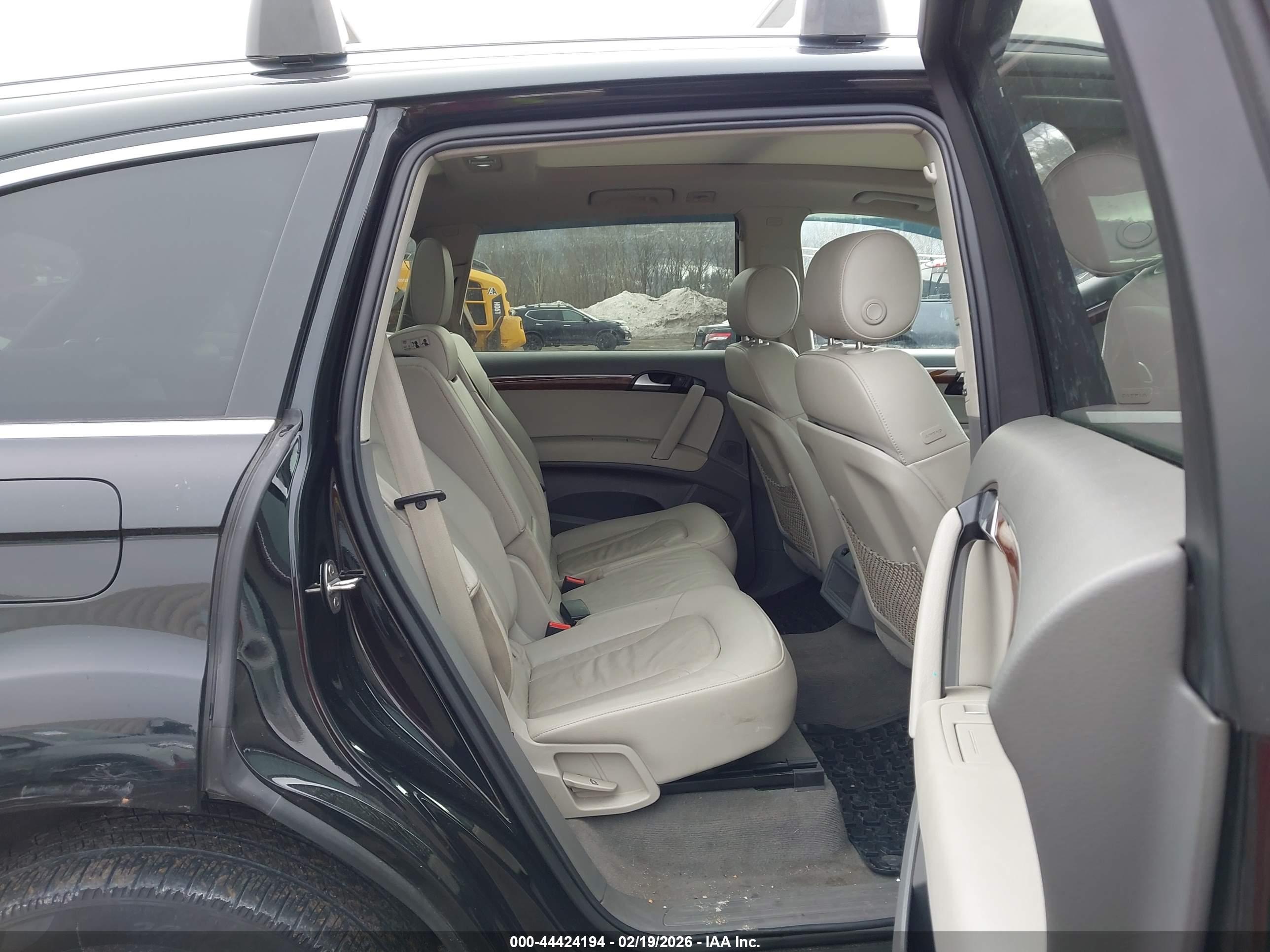 AUDI Q7 image 8