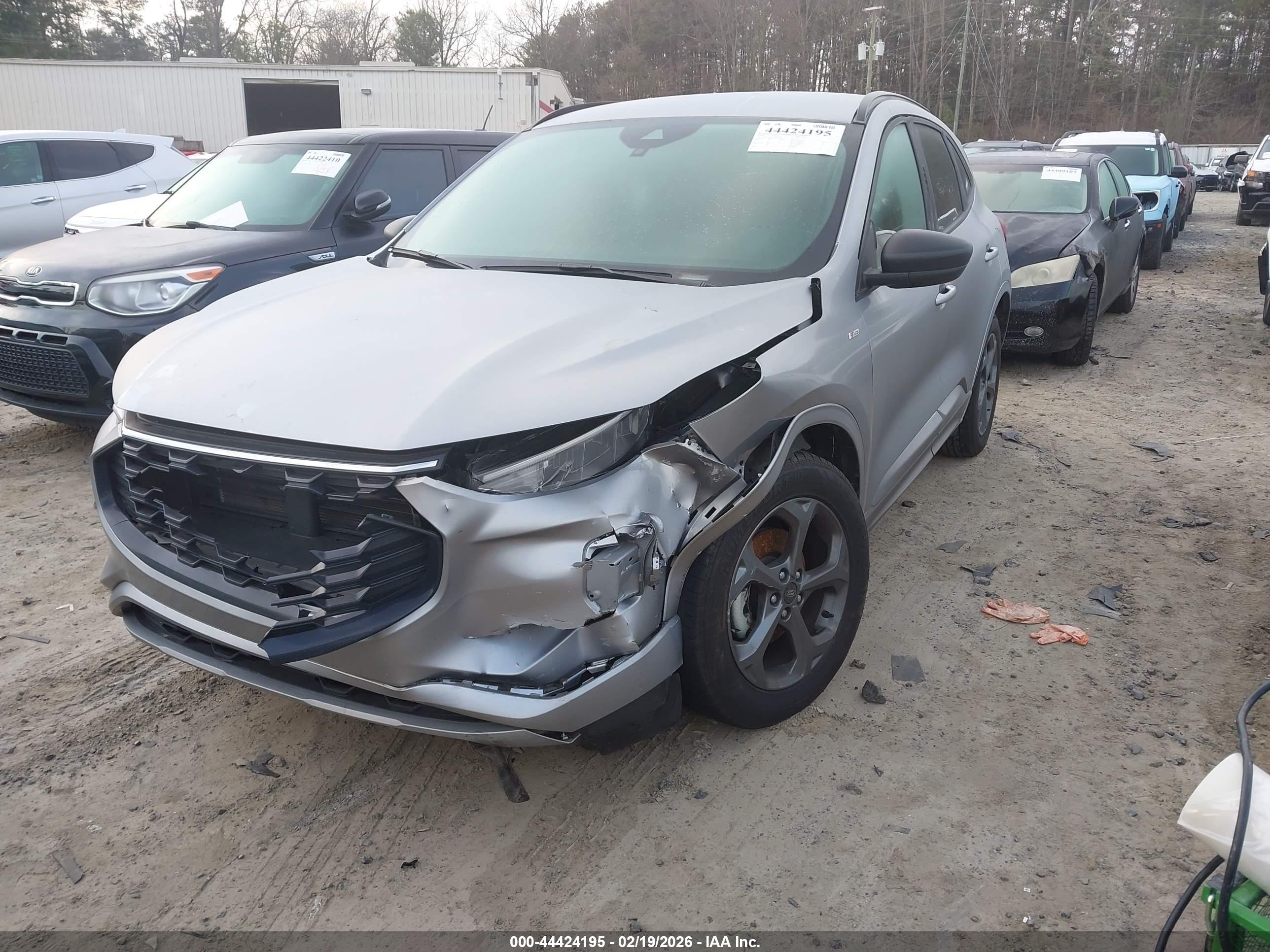 FORD ESCAPE image 2
