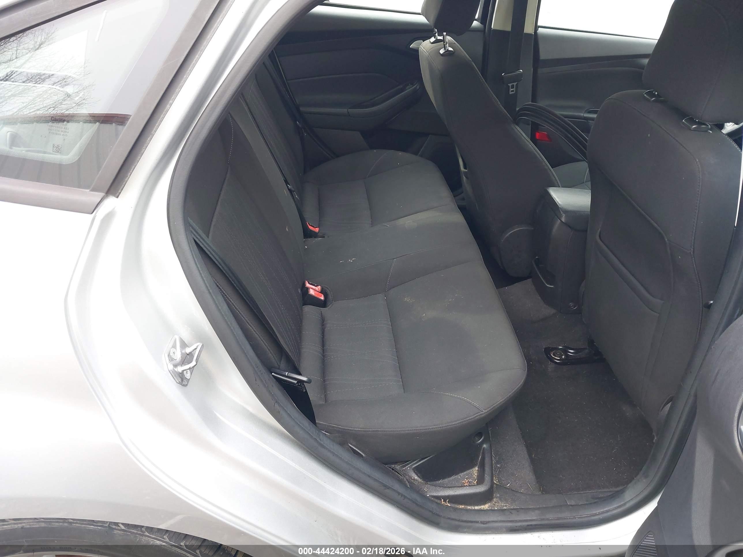 FORD FOCUS image 8
