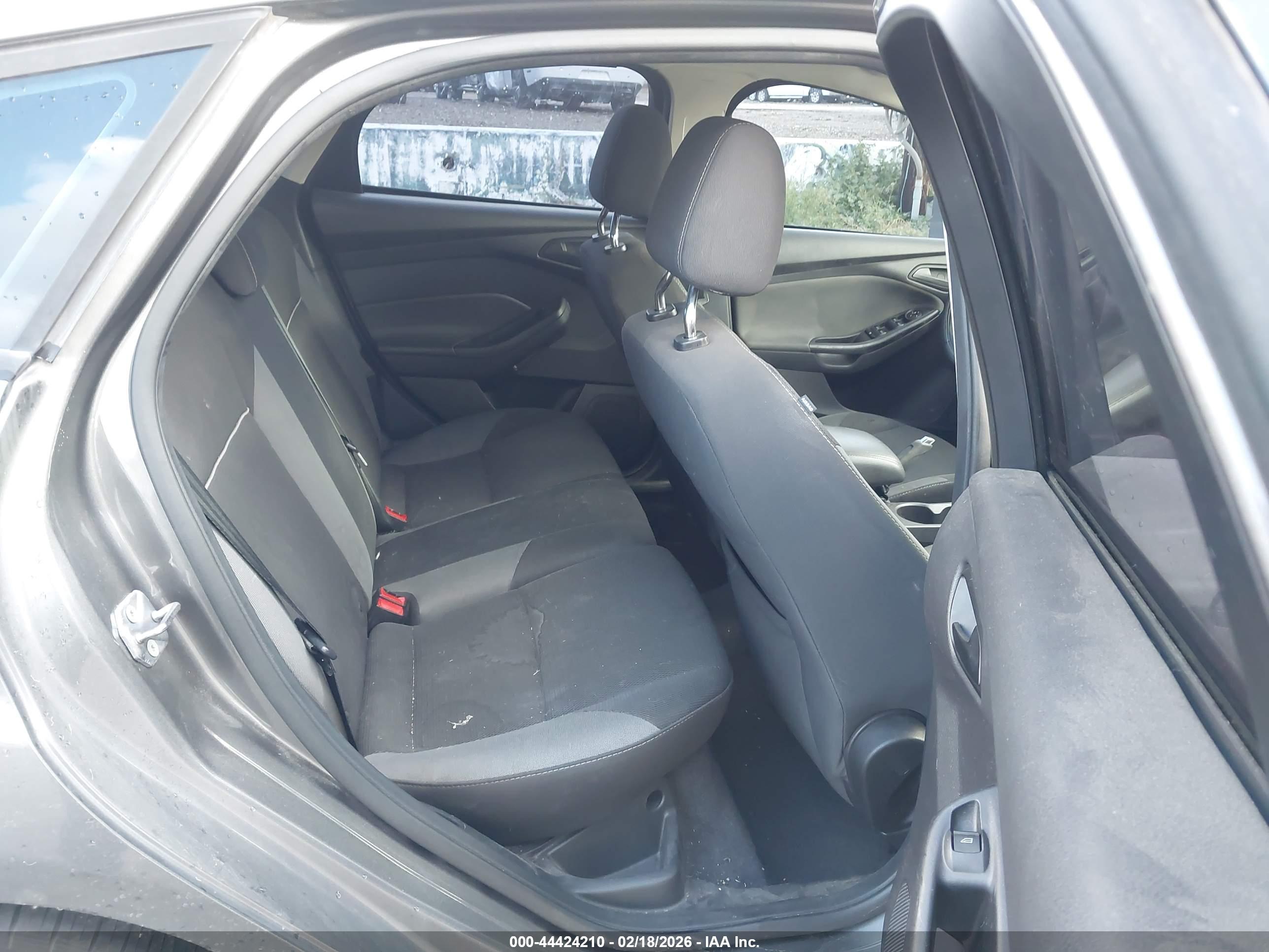 FORD FOCUS image 8