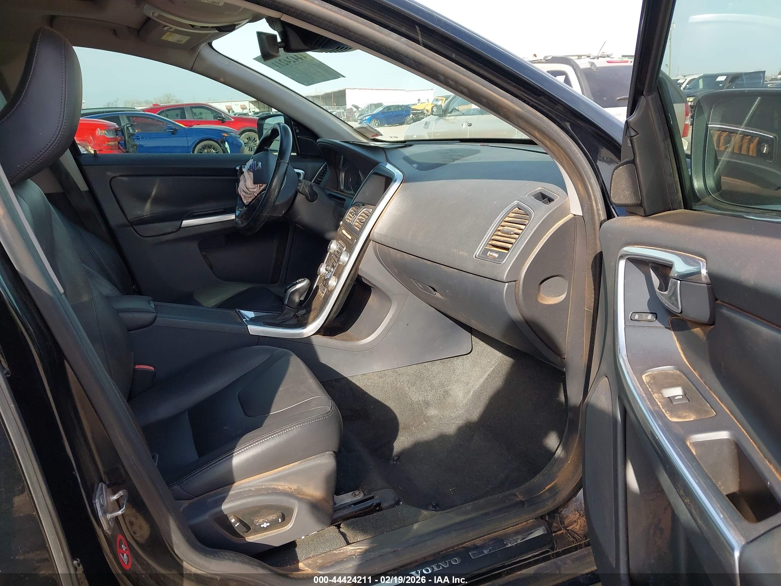 VOLVO XC60 image 5