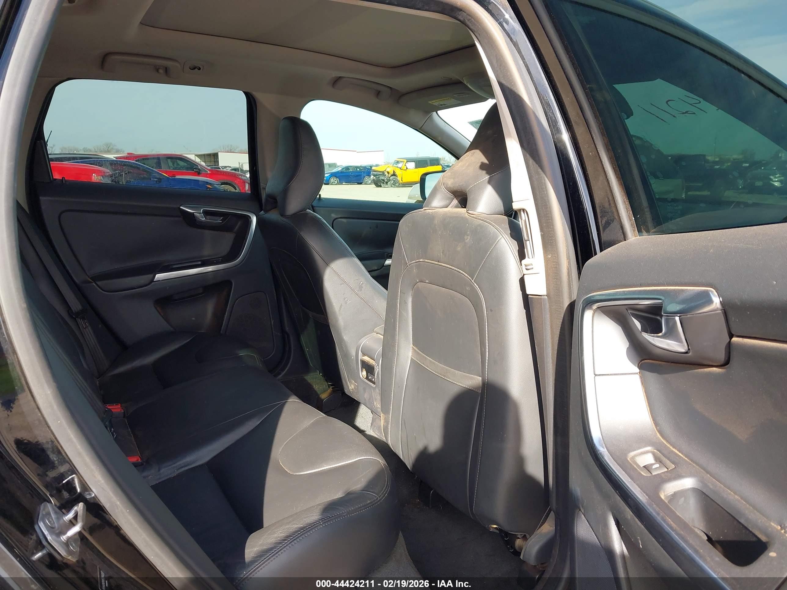 VOLVO XC60 image 8