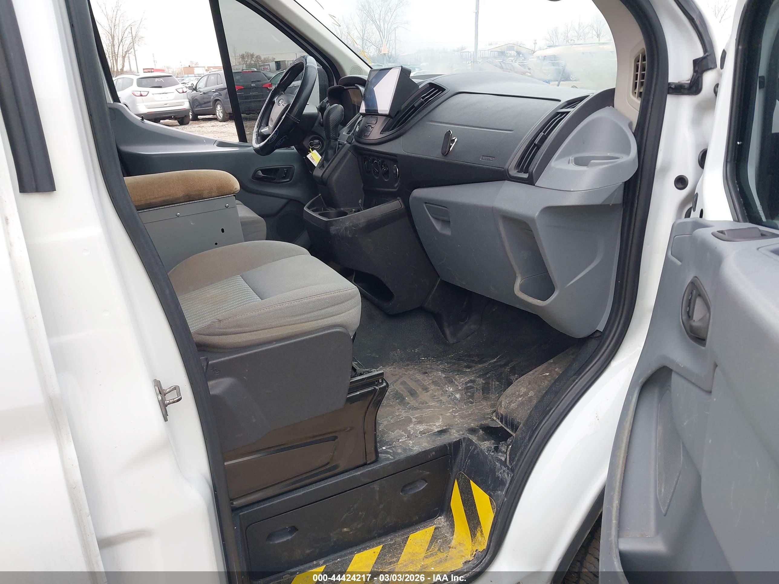 FORD TRANSIT-250 image 5