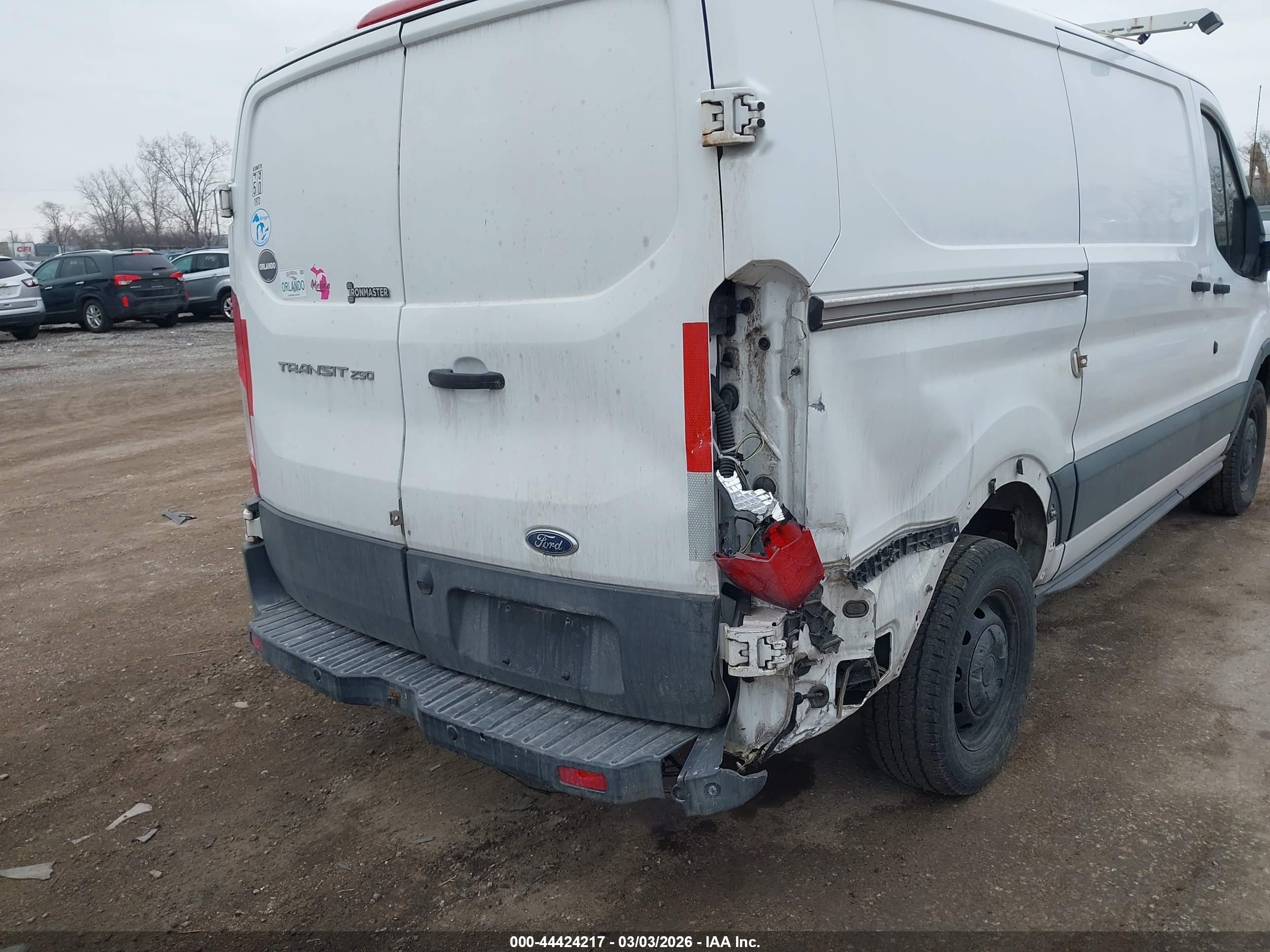 FORD TRANSIT-250 image 6