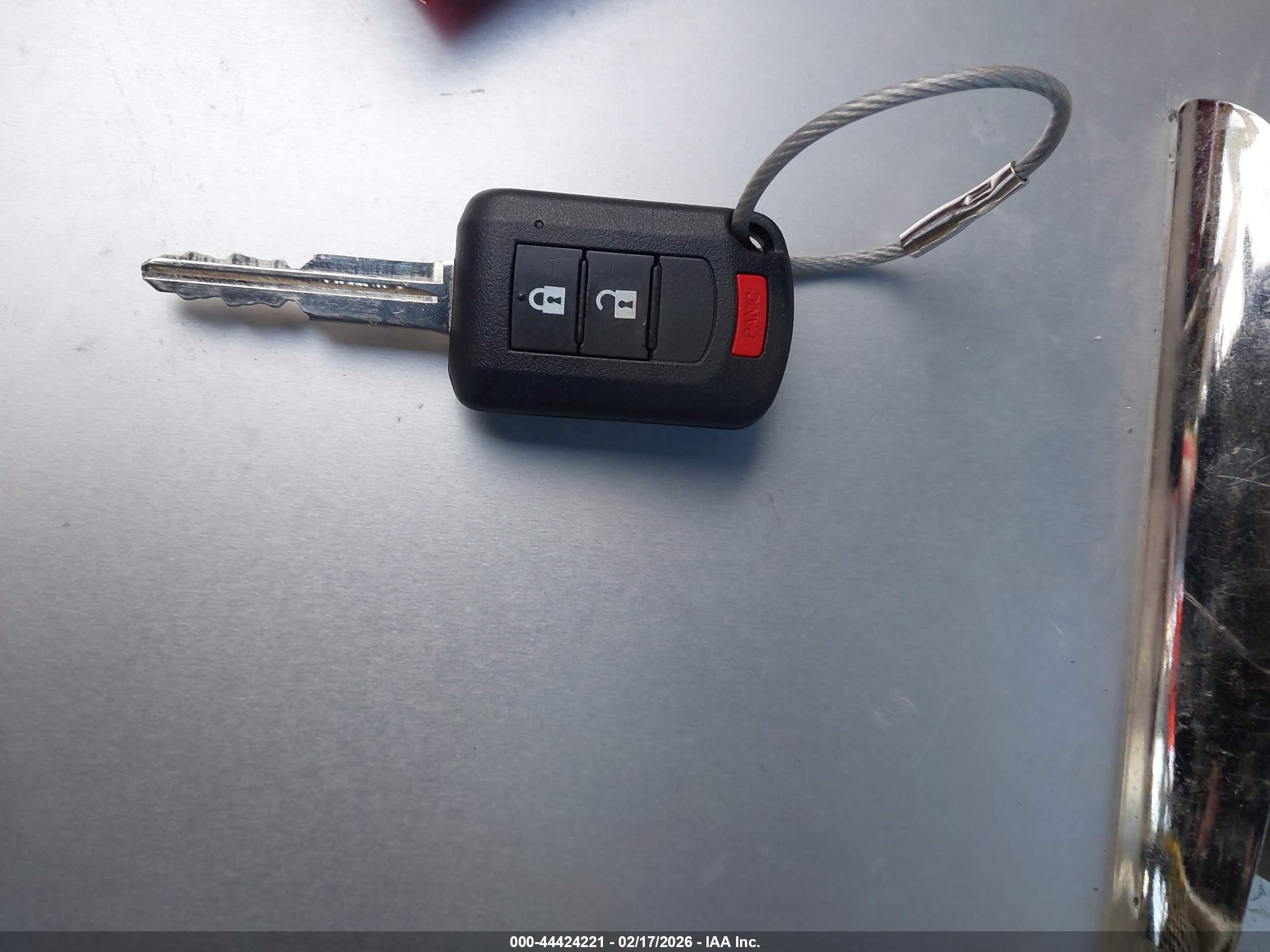 MITSUBISHI OUTLANDER image 11
