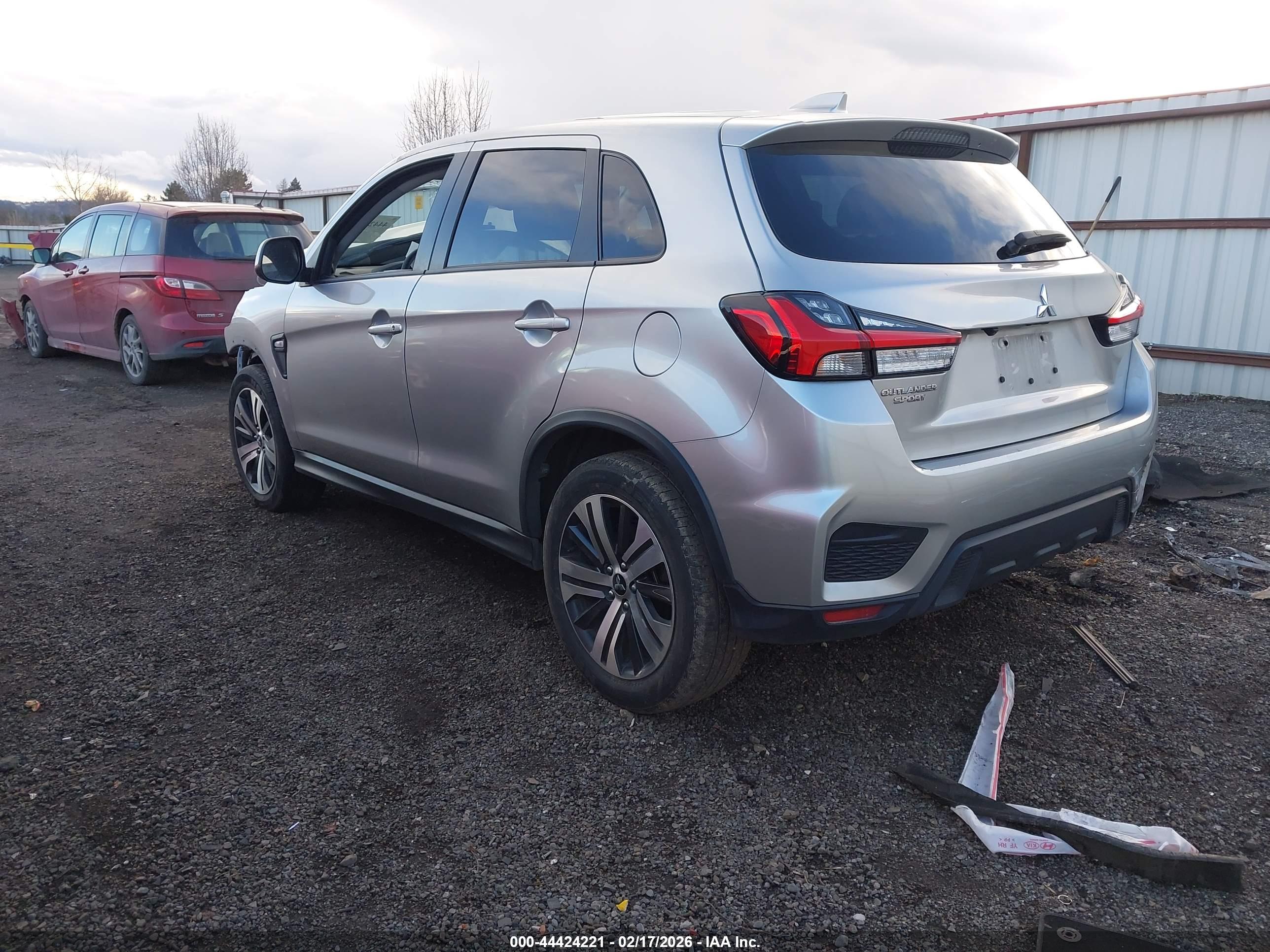 MITSUBISHI OUTLANDER image 3