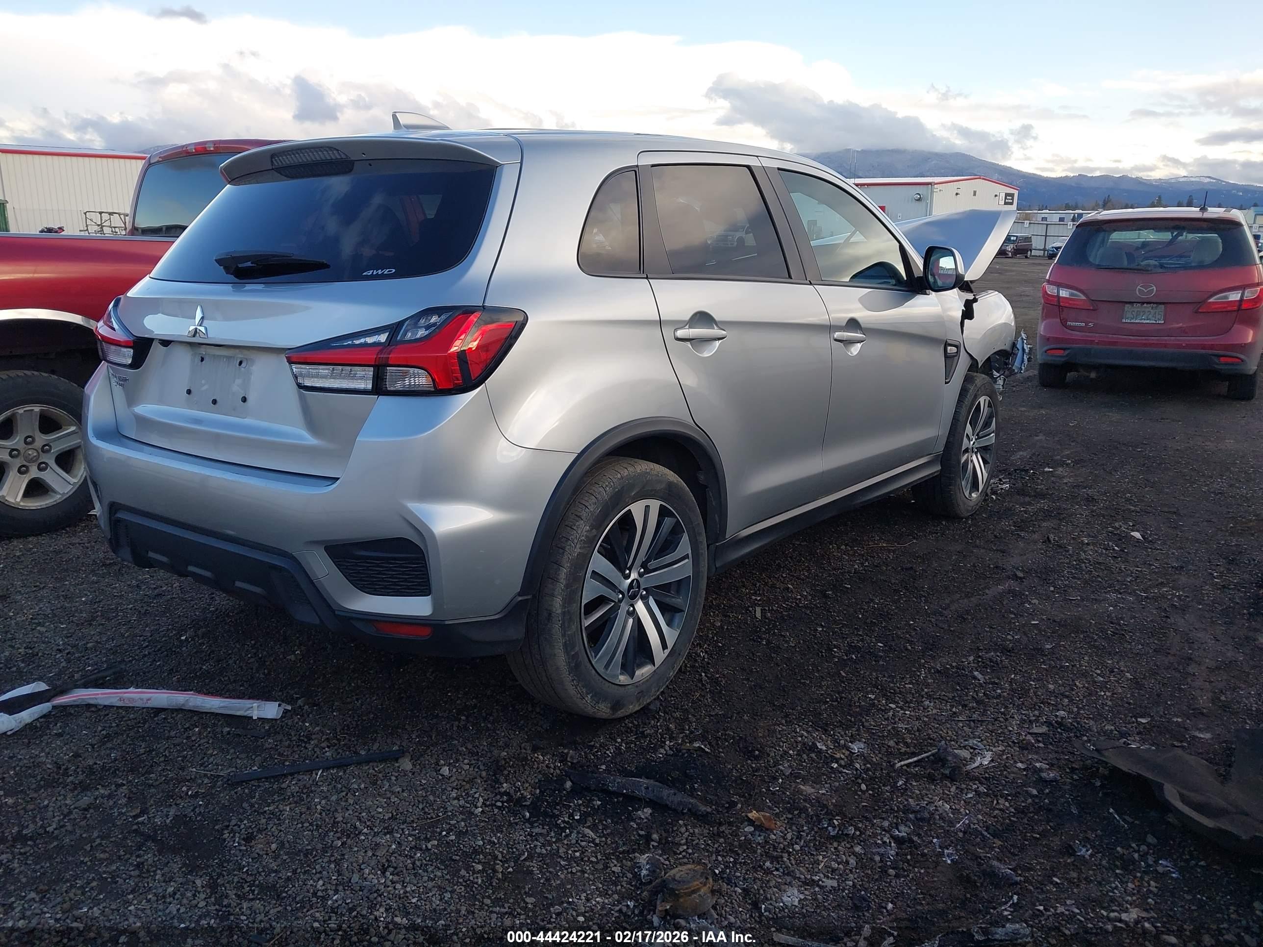MITSUBISHI OUTLANDER image 4