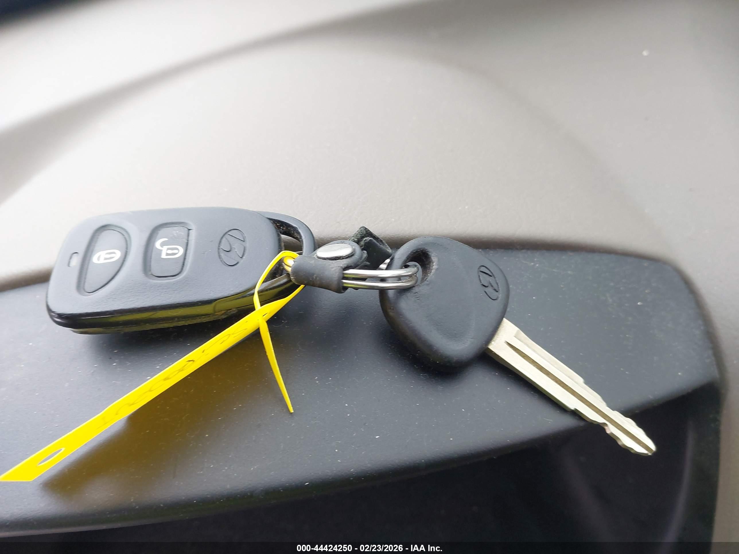 HYUNDAI TUCSON image 11