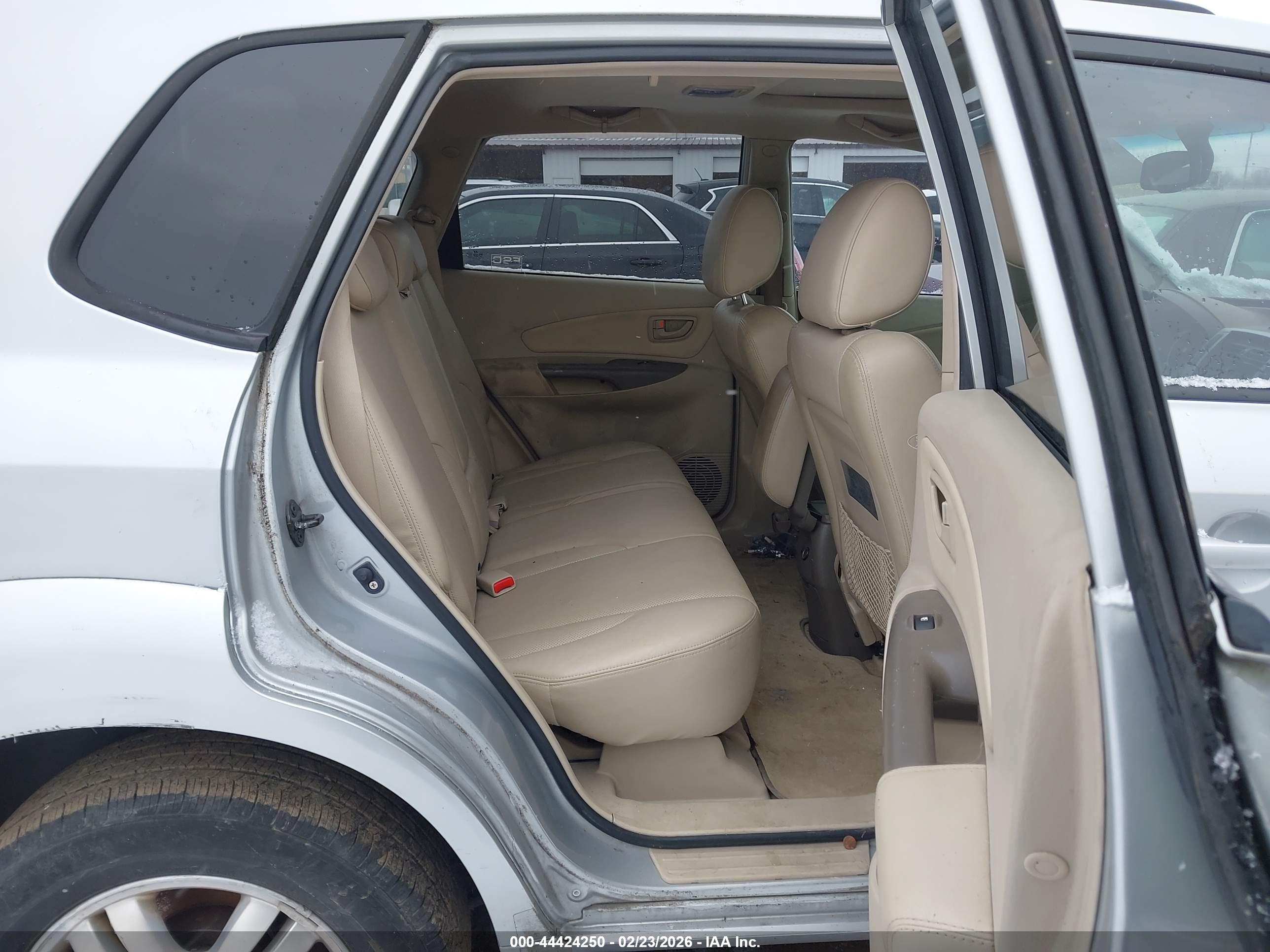 HYUNDAI TUCSON image 8