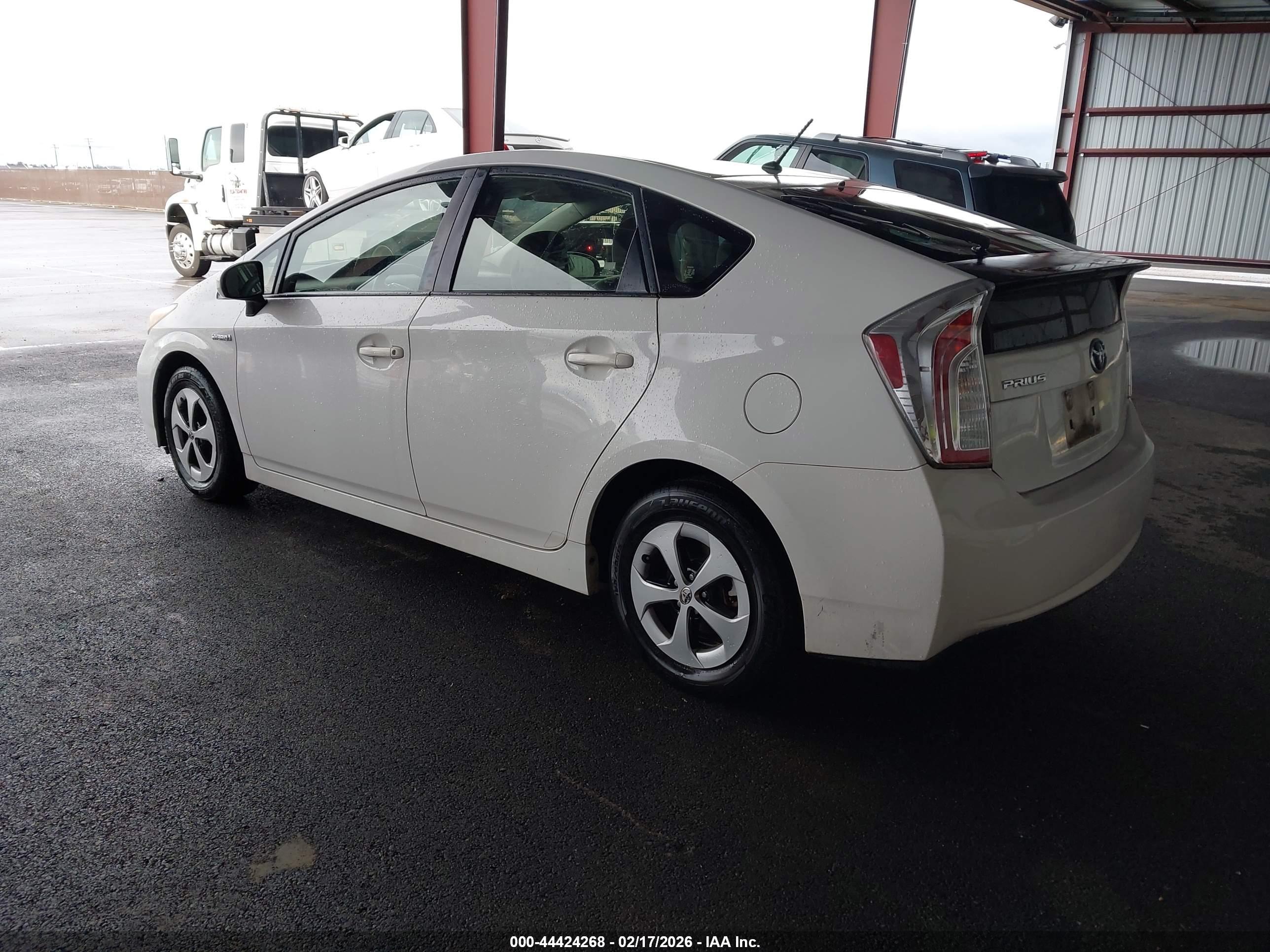 TOYOTA PRIUS image 3
