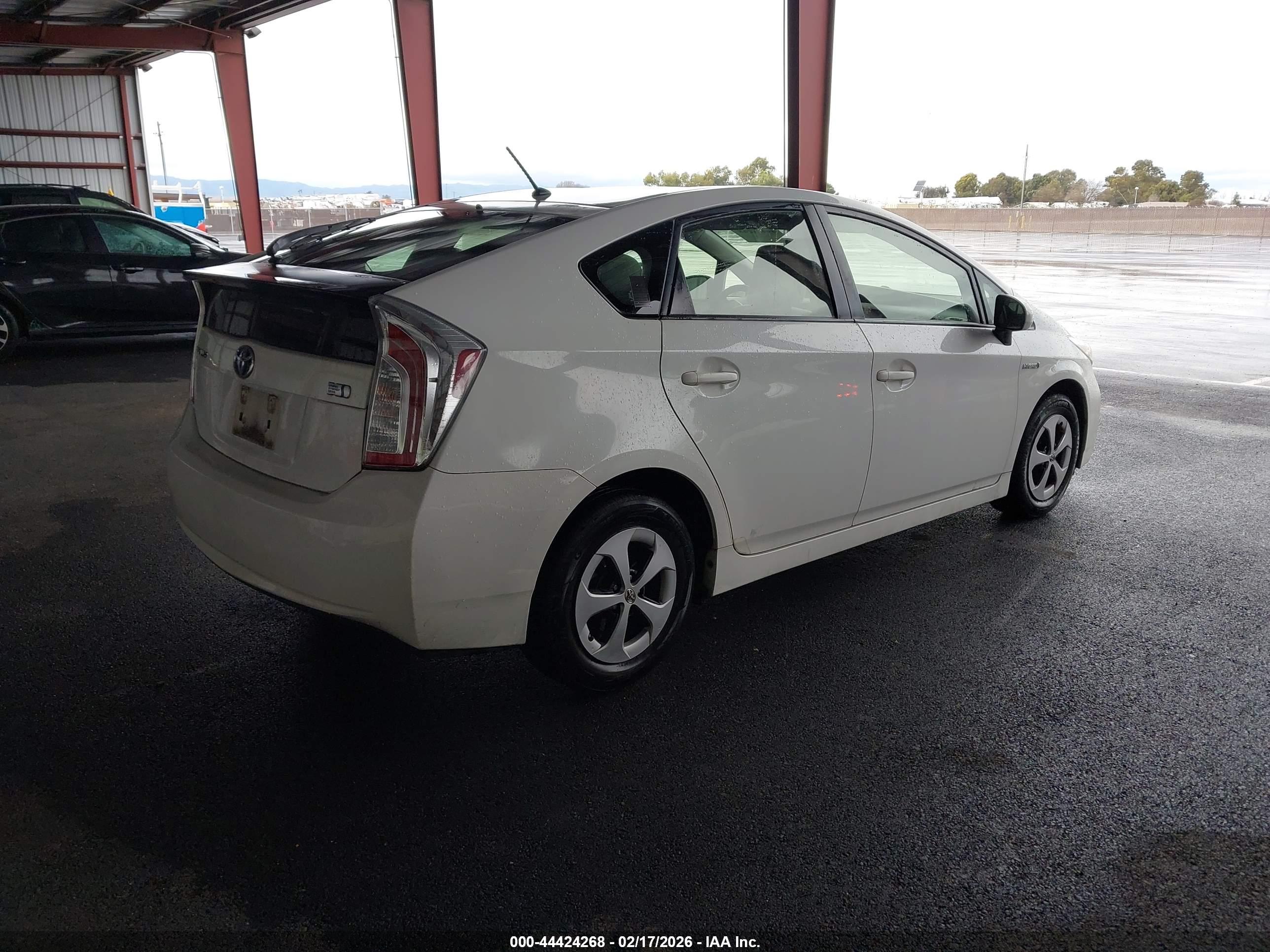 TOYOTA PRIUS image 4