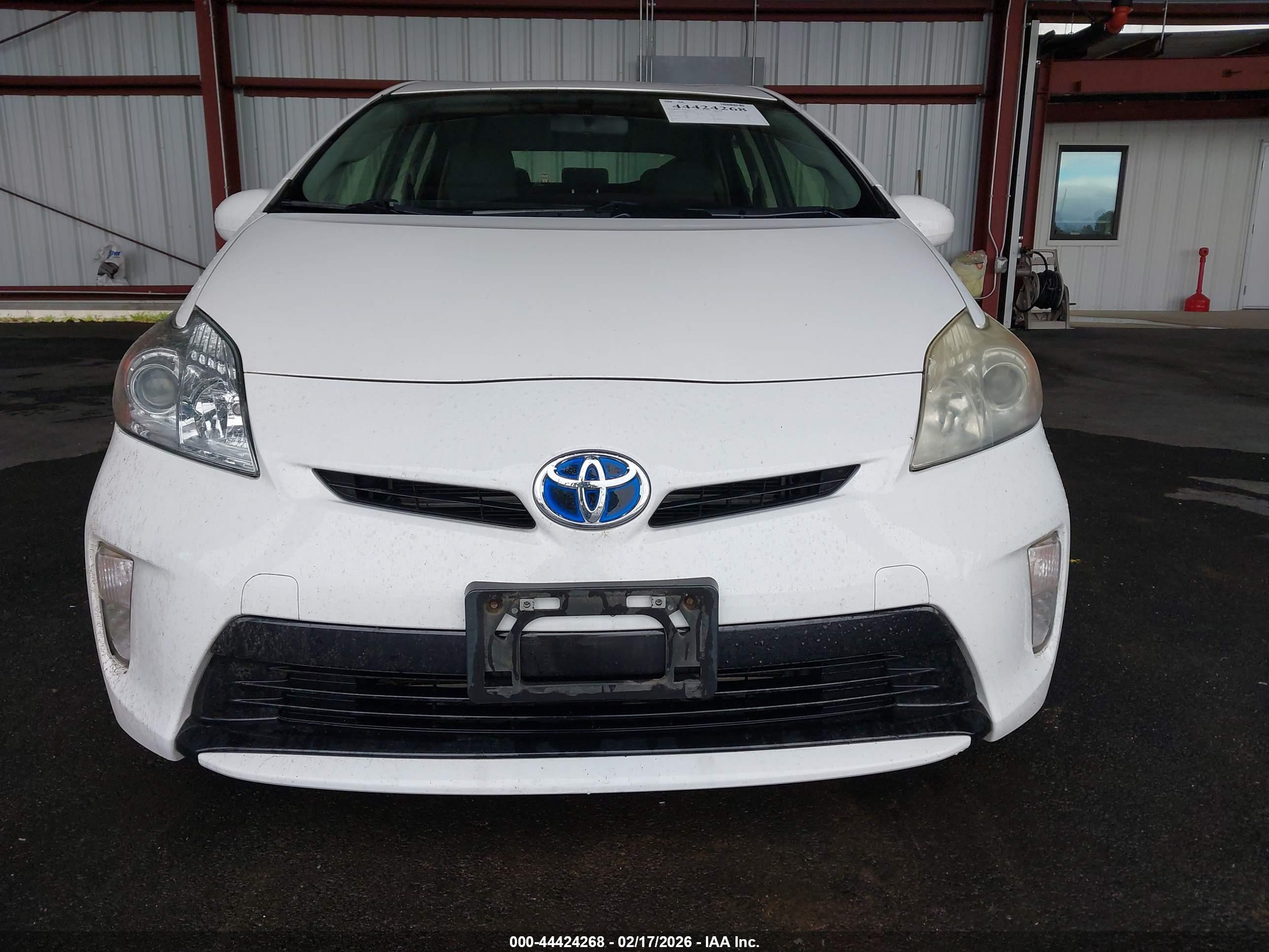 TOYOTA PRIUS image 6