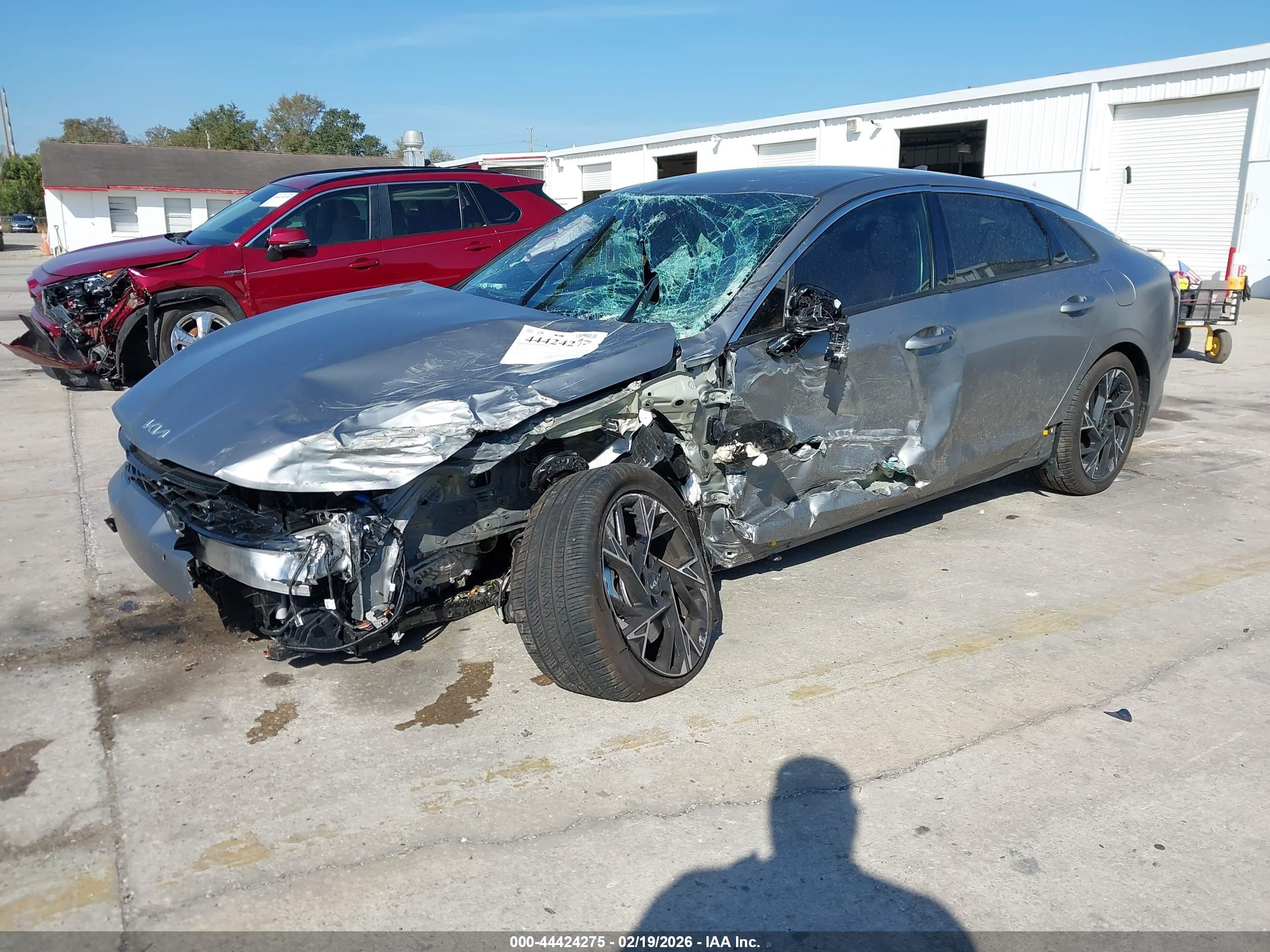 KIA K5 image 2