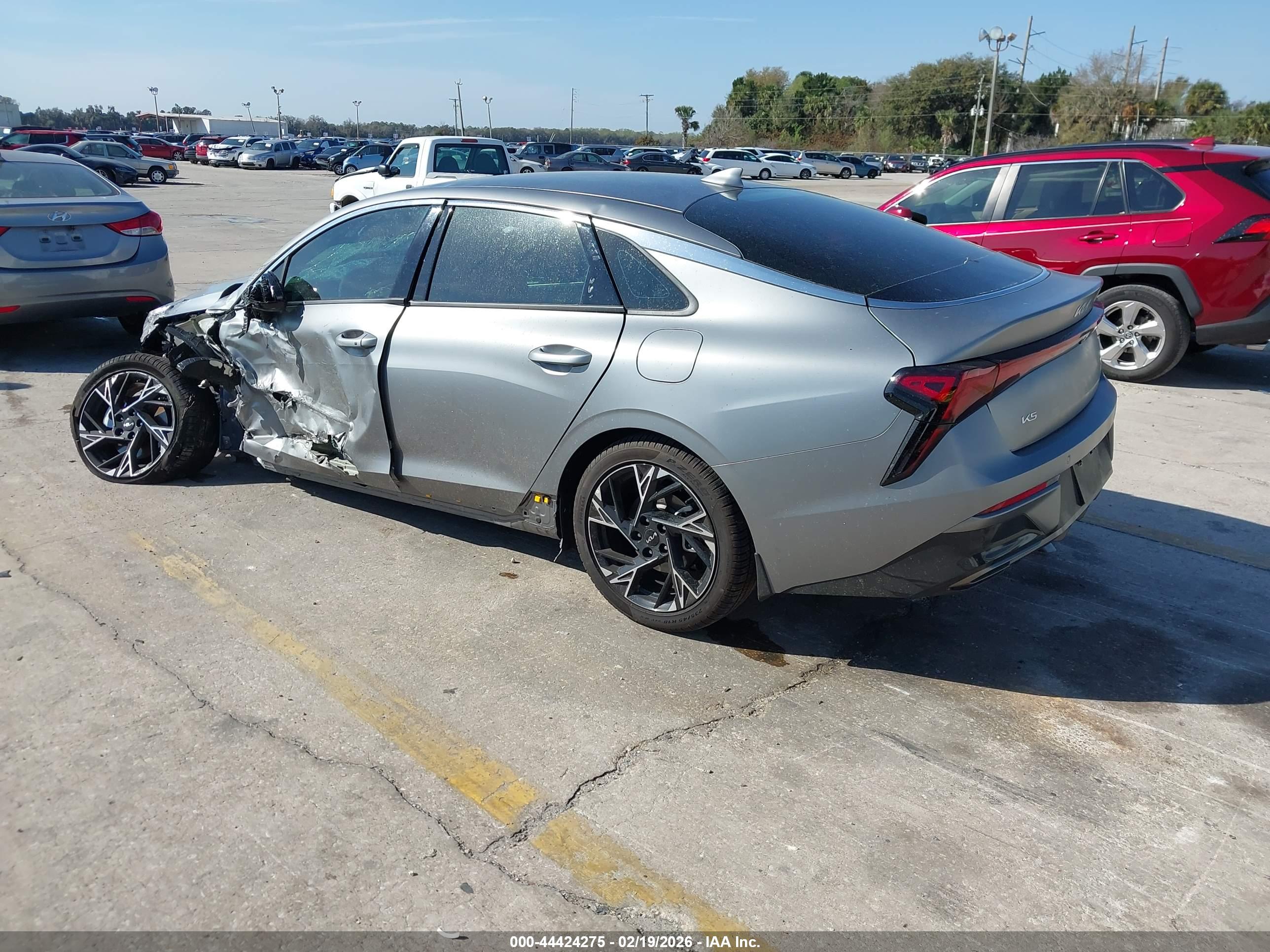 KIA K5 image 3