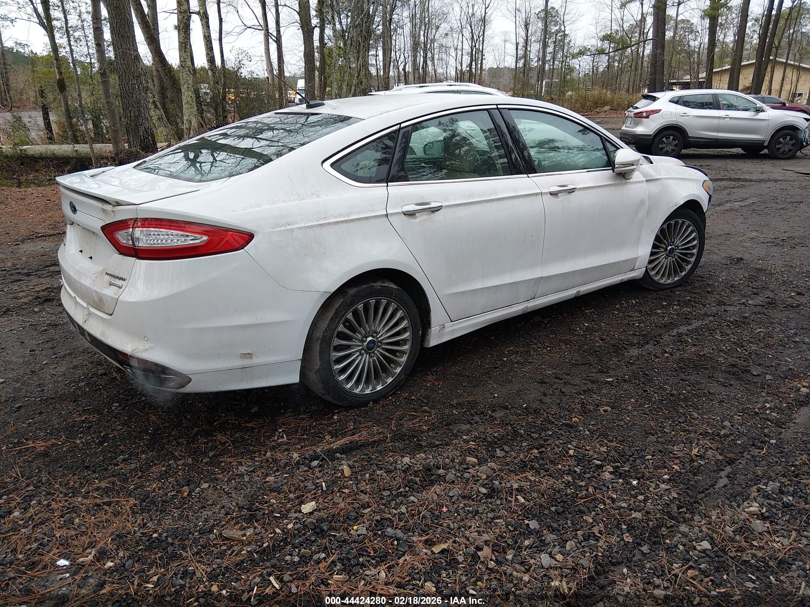 FORD FUSION image 4