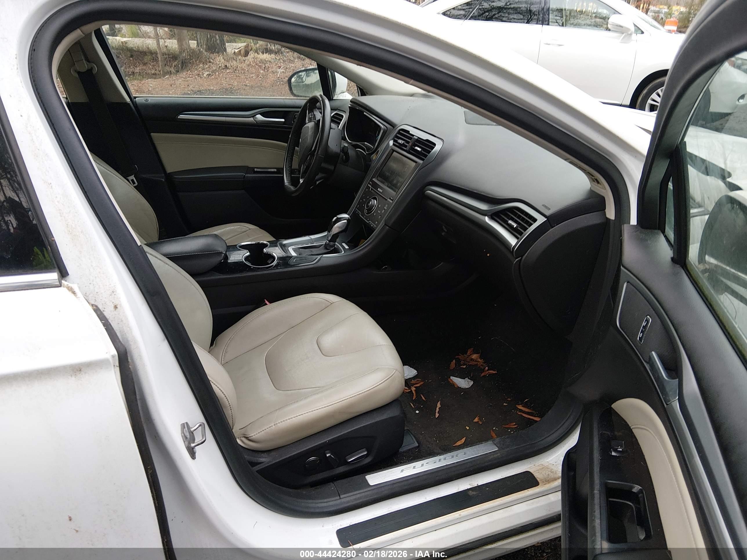 FORD FUSION image 5