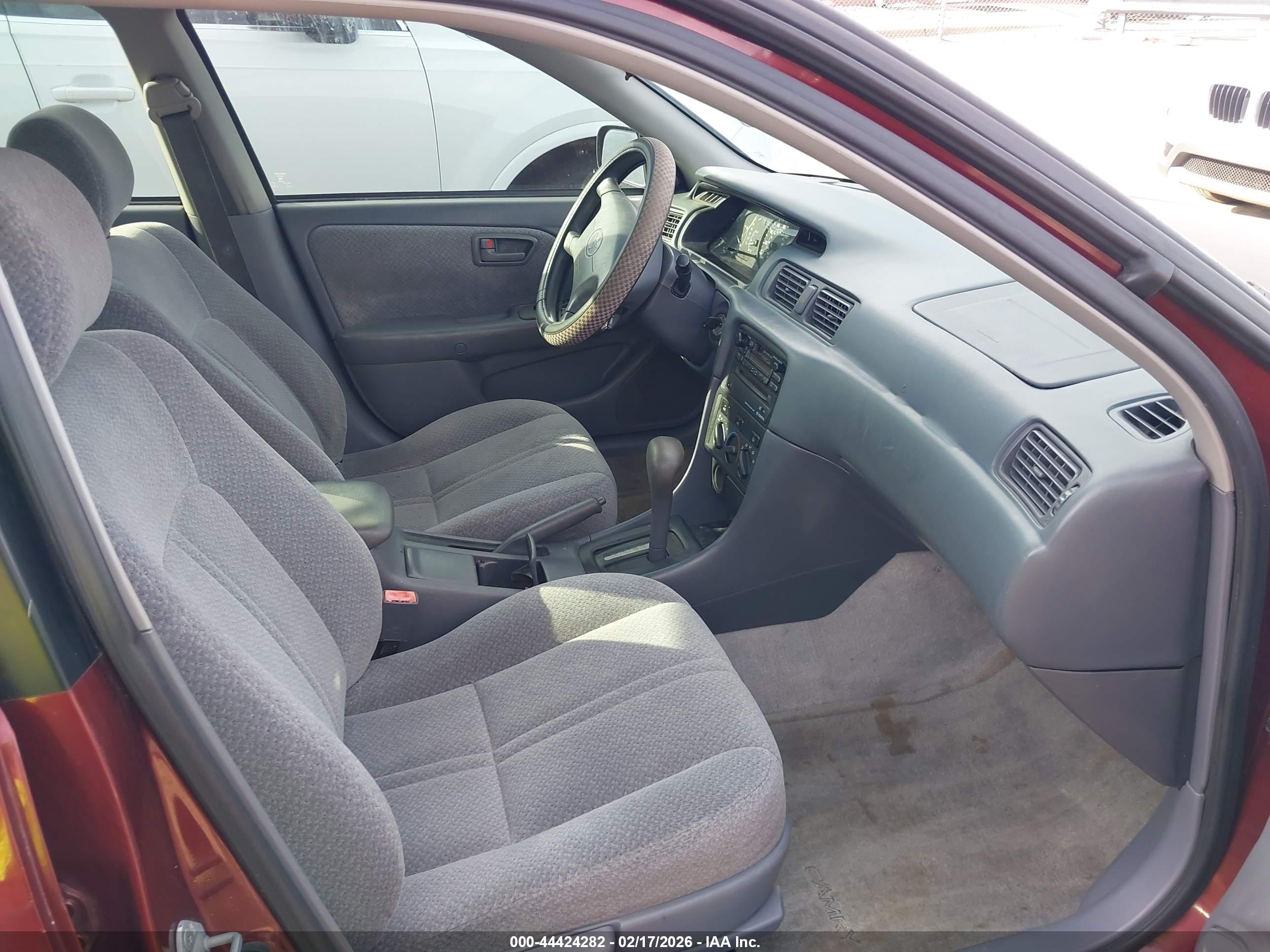TOYOTA CAMRY image 5