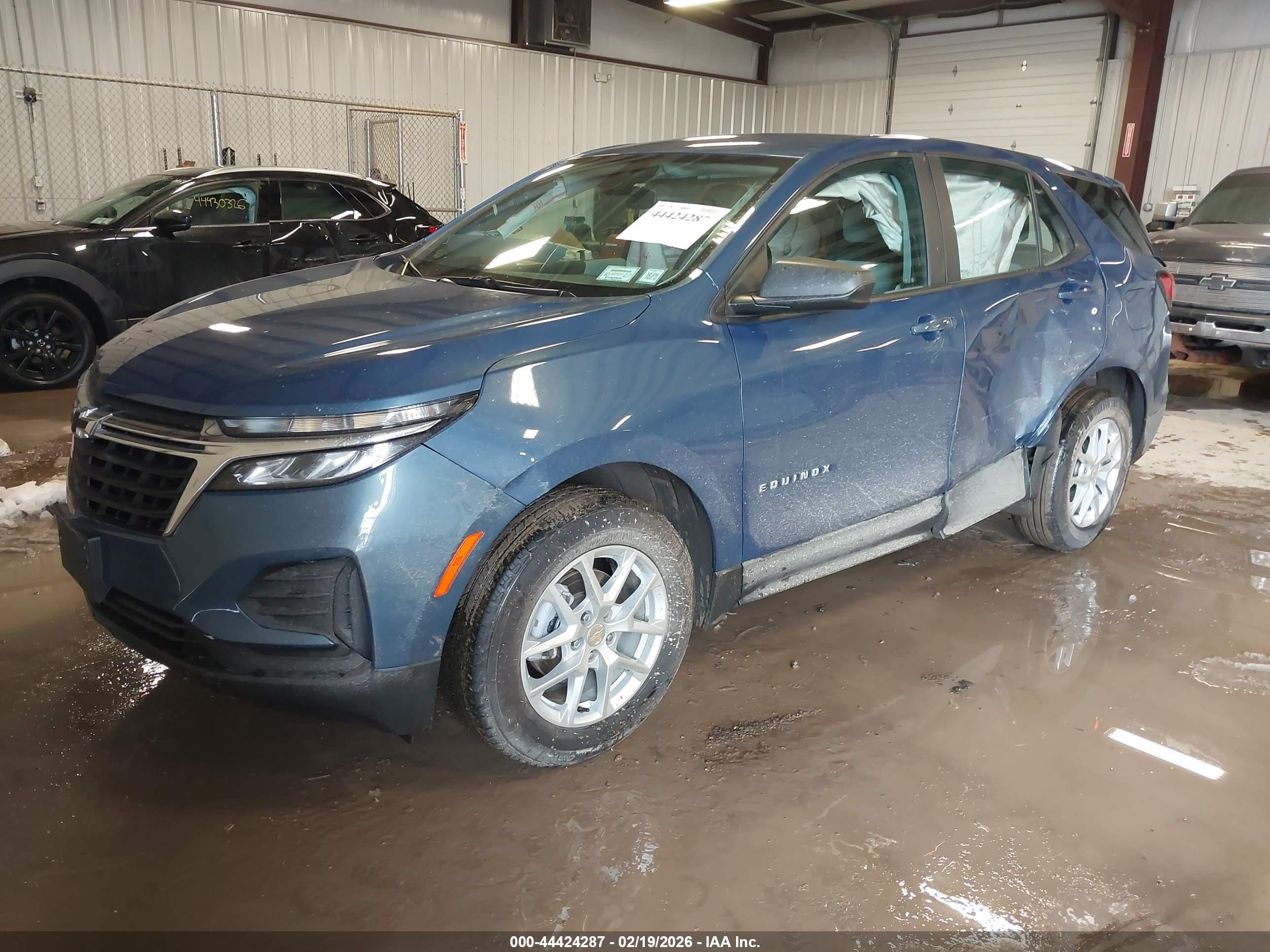 CHEVROLET EQUINOX image 2