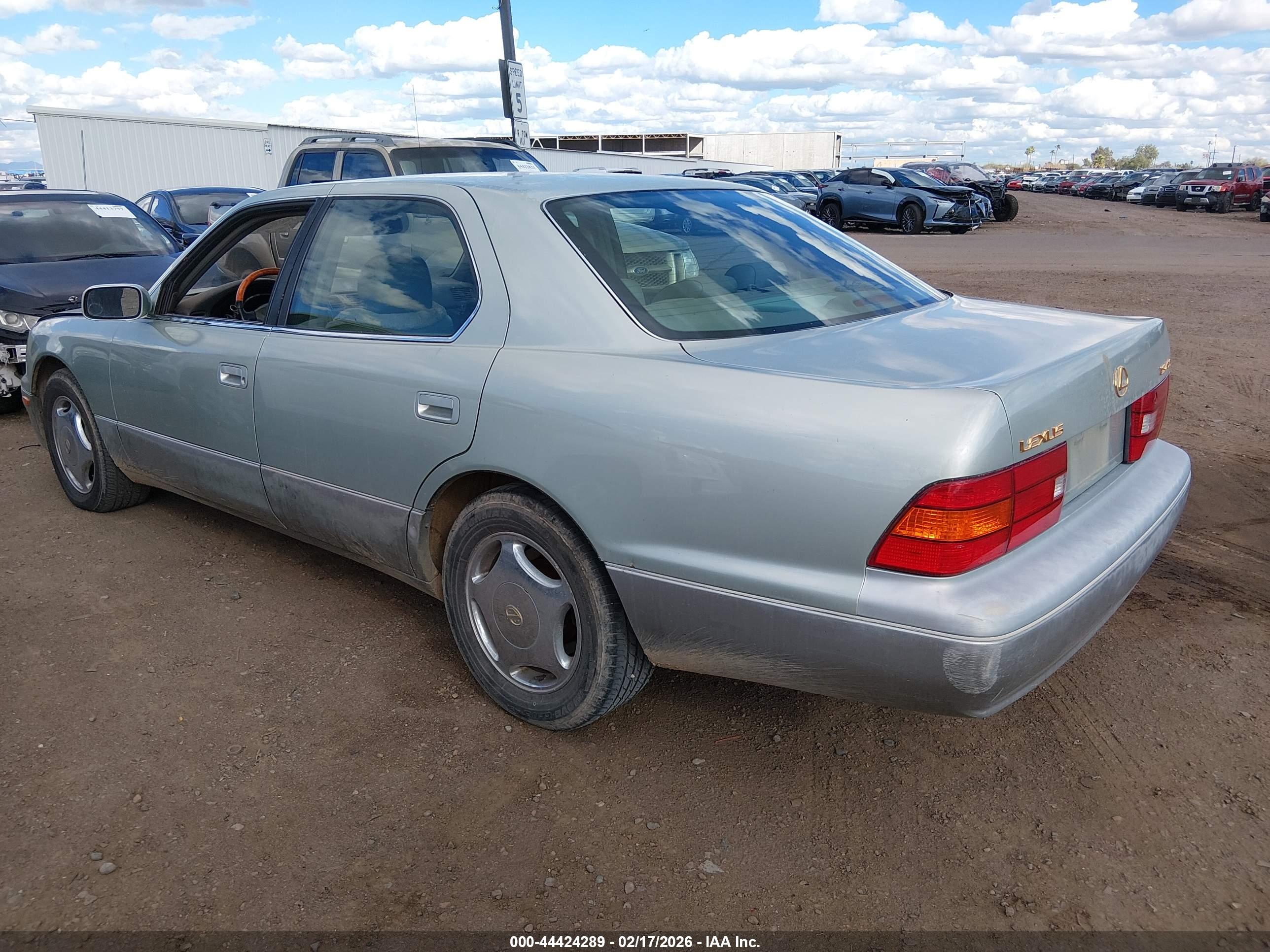 LEXUS LS image 3