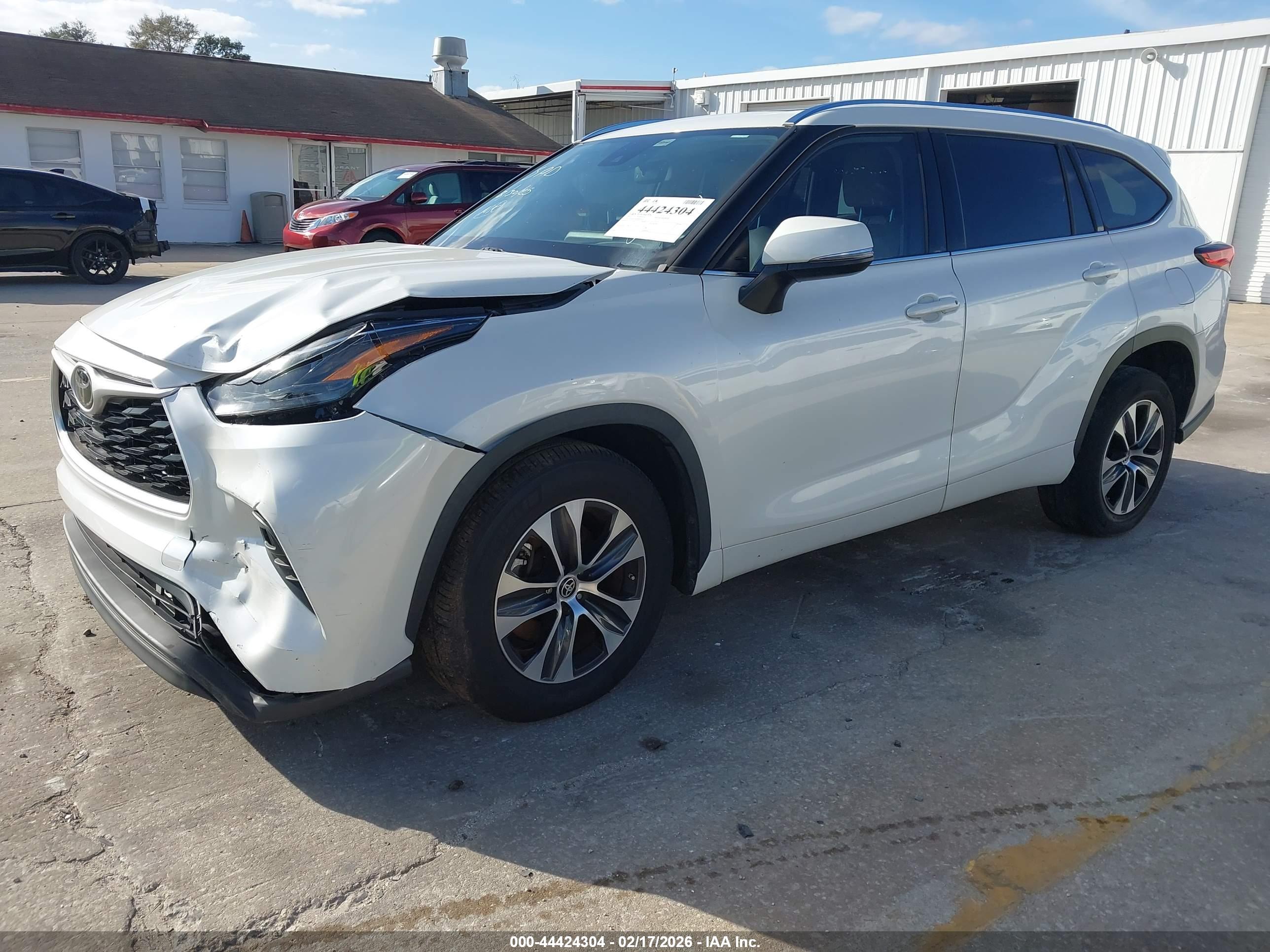 TOYOTA HIGHLANDER image 2