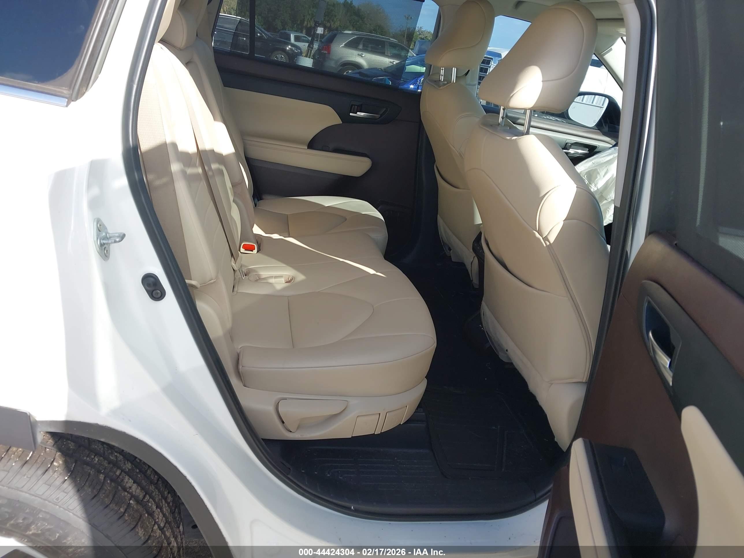 TOYOTA HIGHLANDER image 8