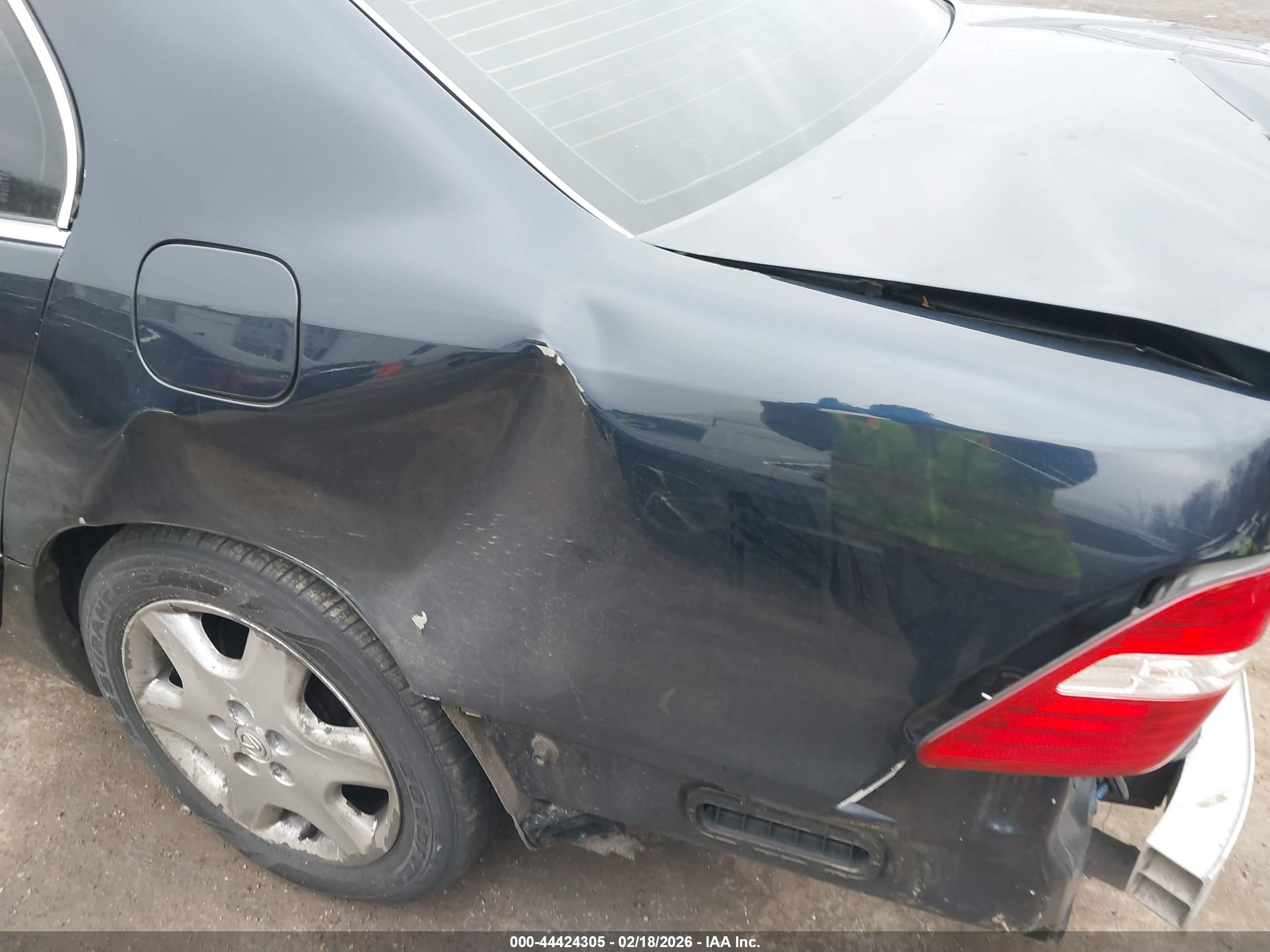 LEXUS LS image 6