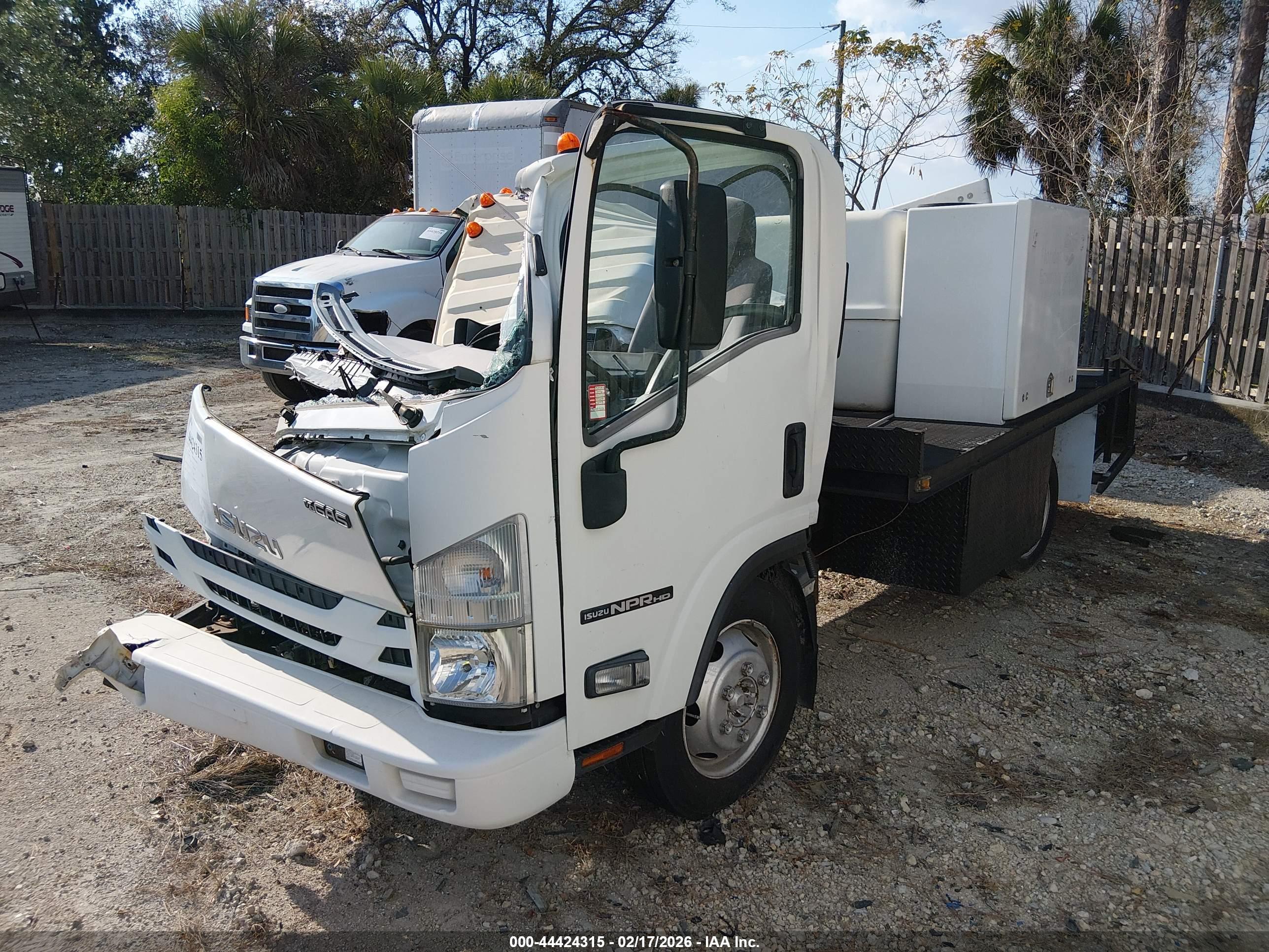 ISUZU NPR image 2