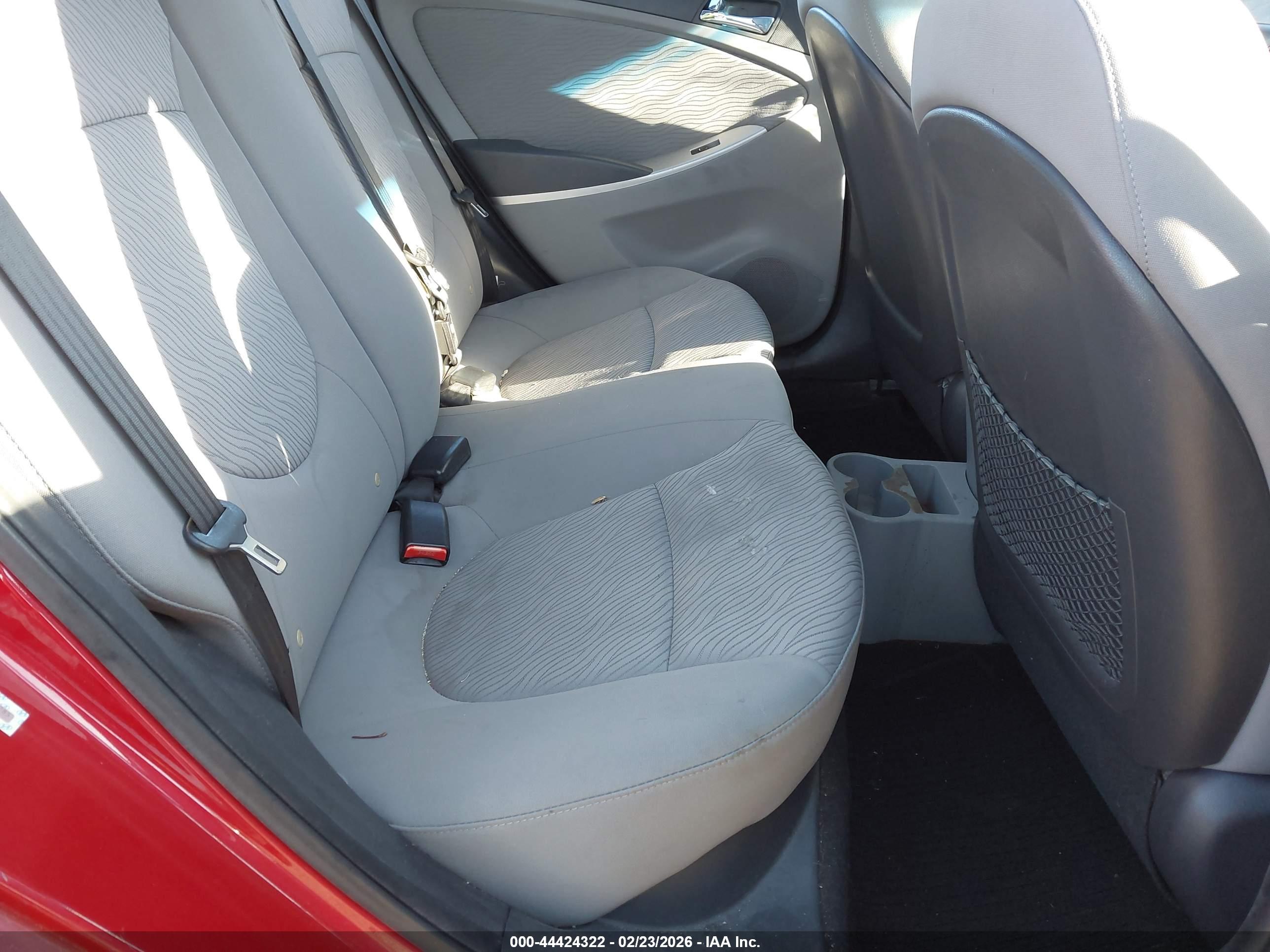 HYUNDAI ACCENT image 8