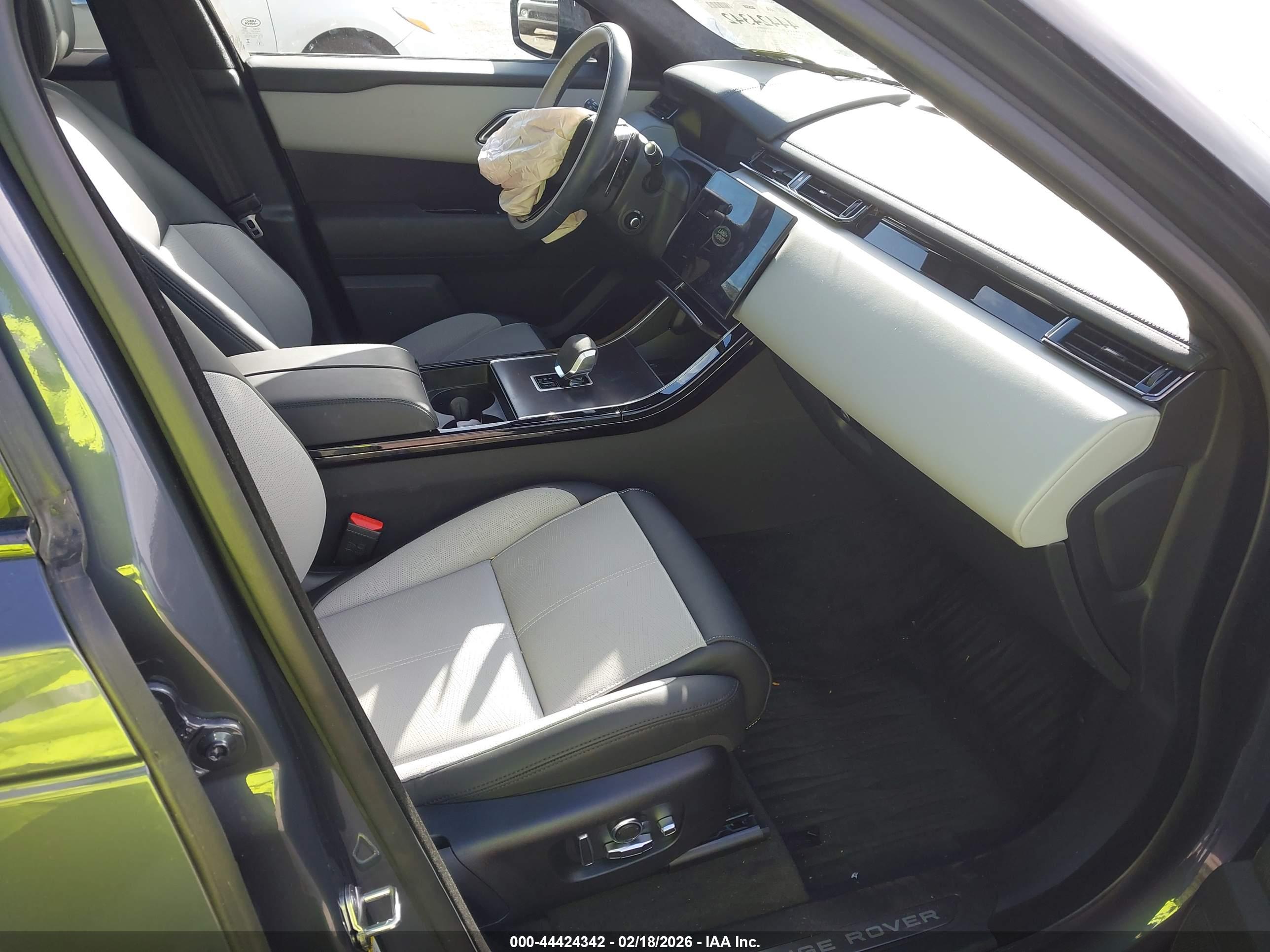LAND ROVER image 5
