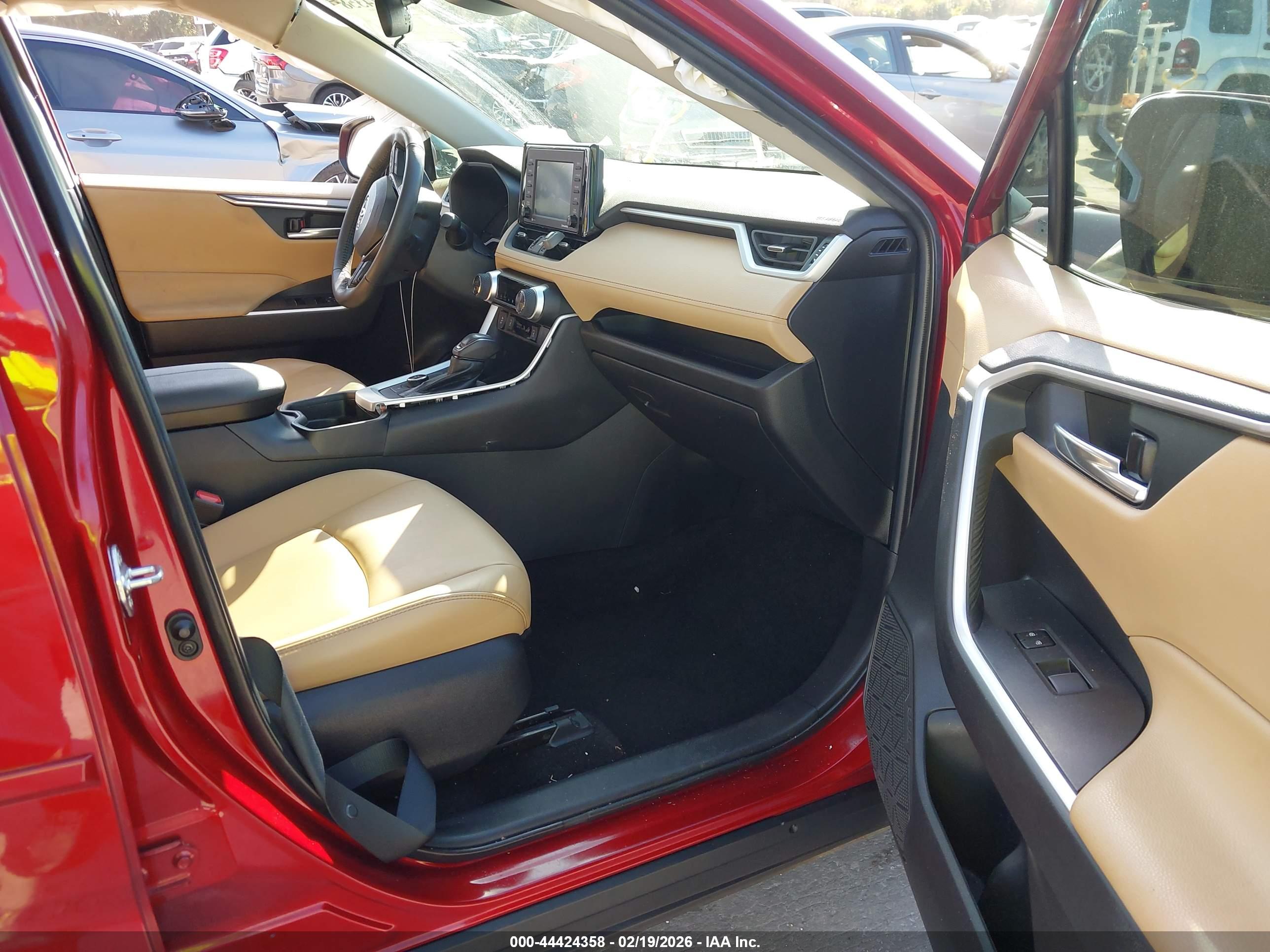 TOYOTA RAV4 image 5