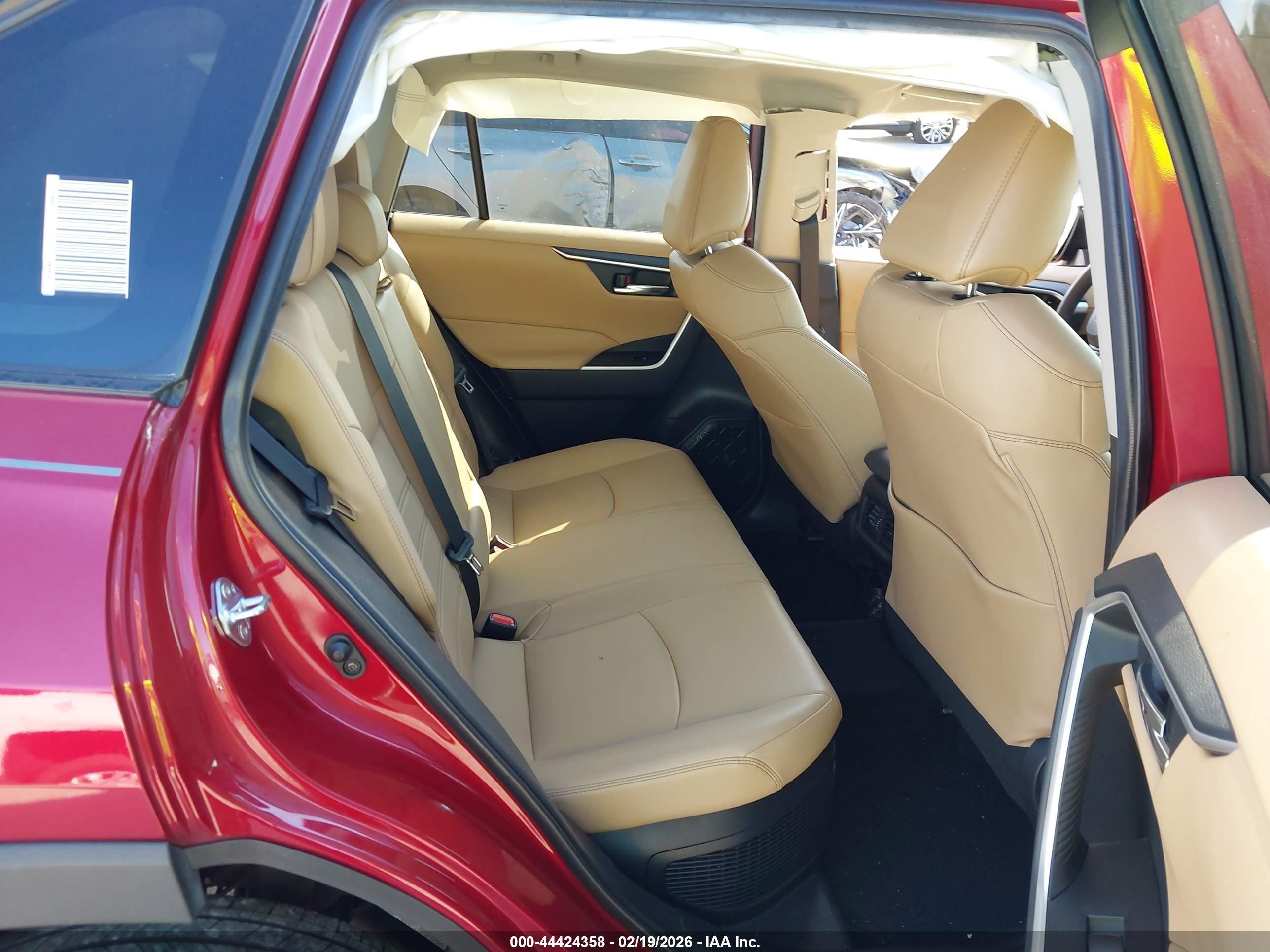 TOYOTA RAV4 image 8
