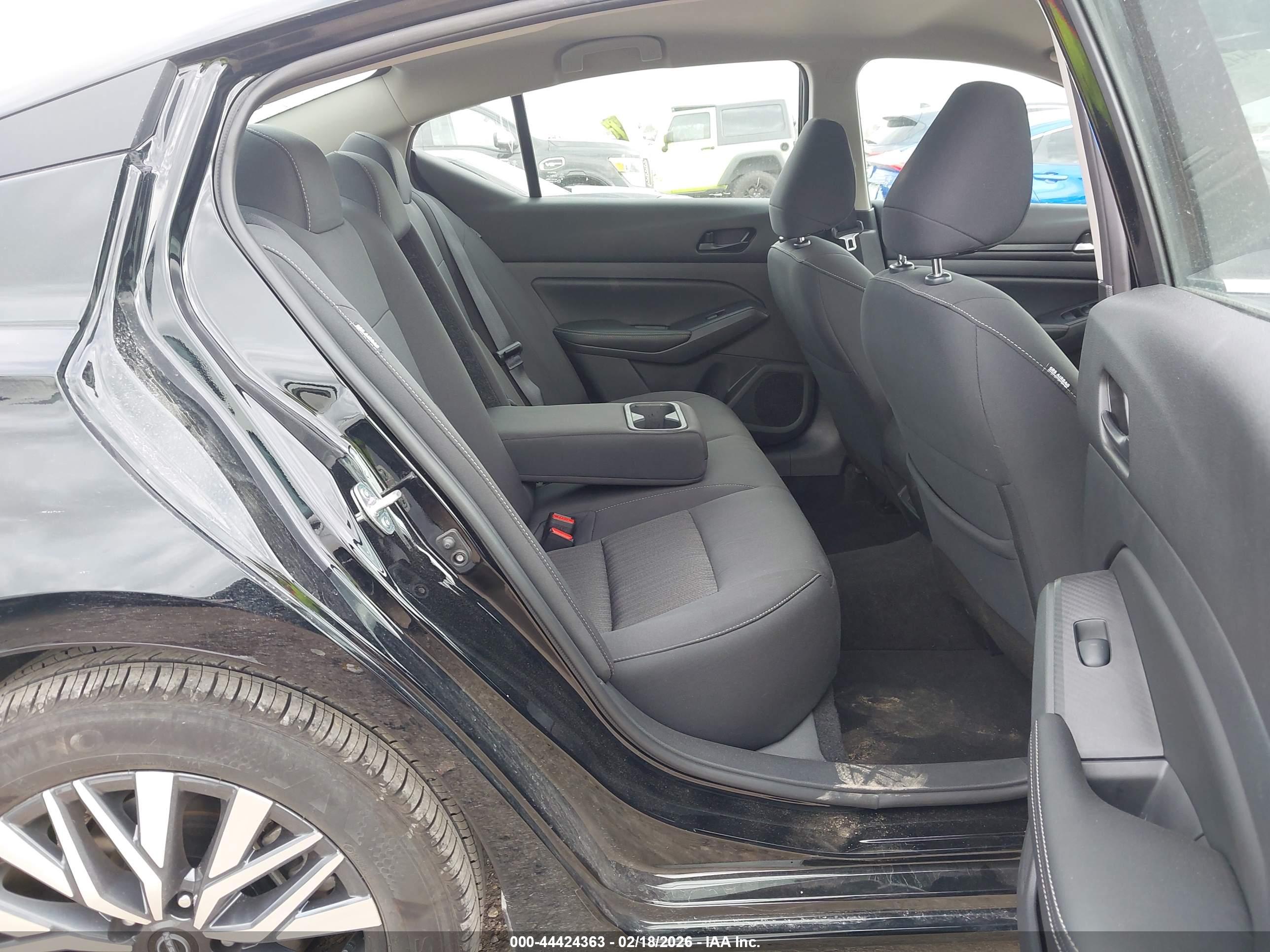 NISSAN ALTIMA image 8