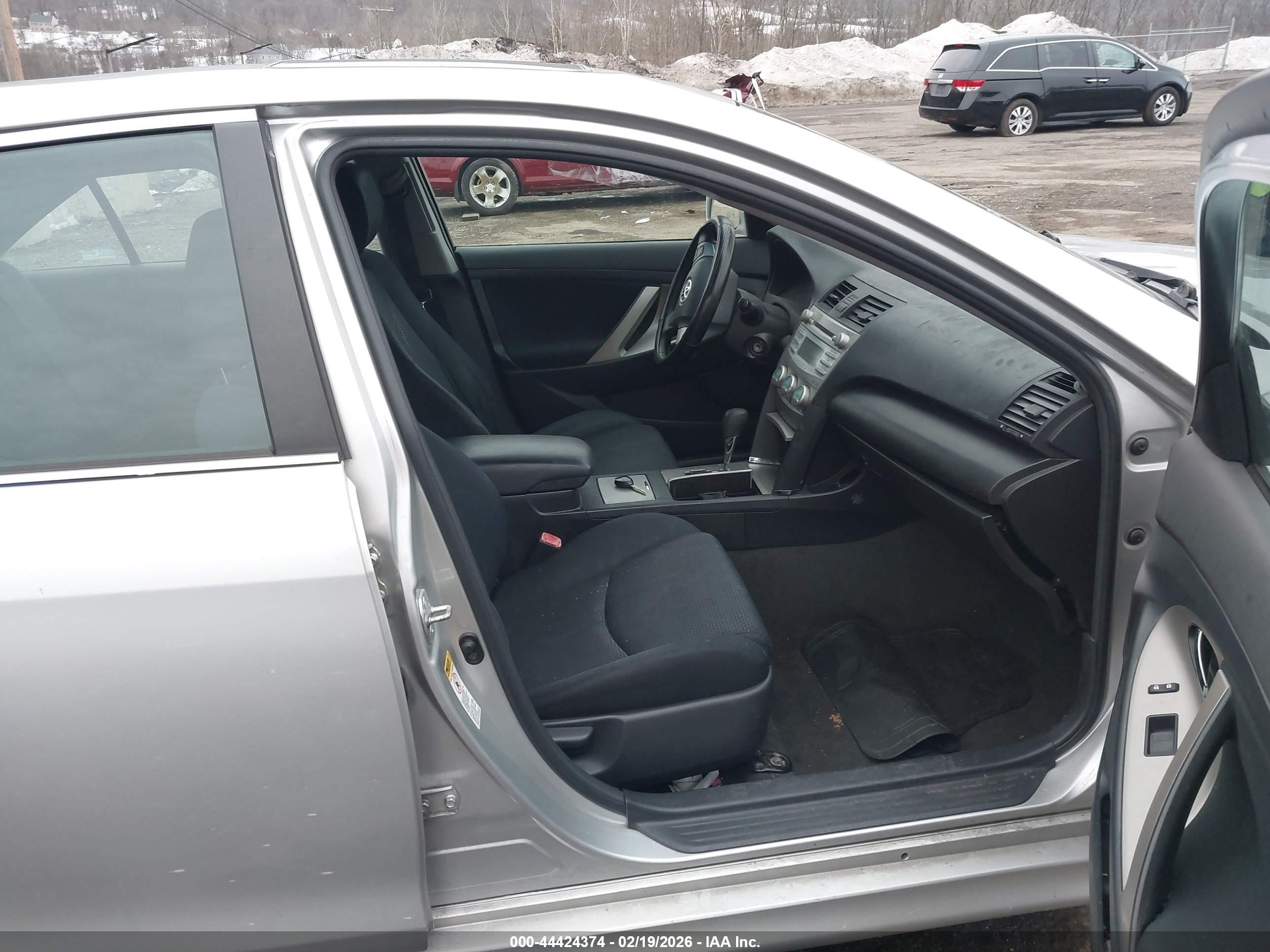 TOYOTA CAMRY image 5