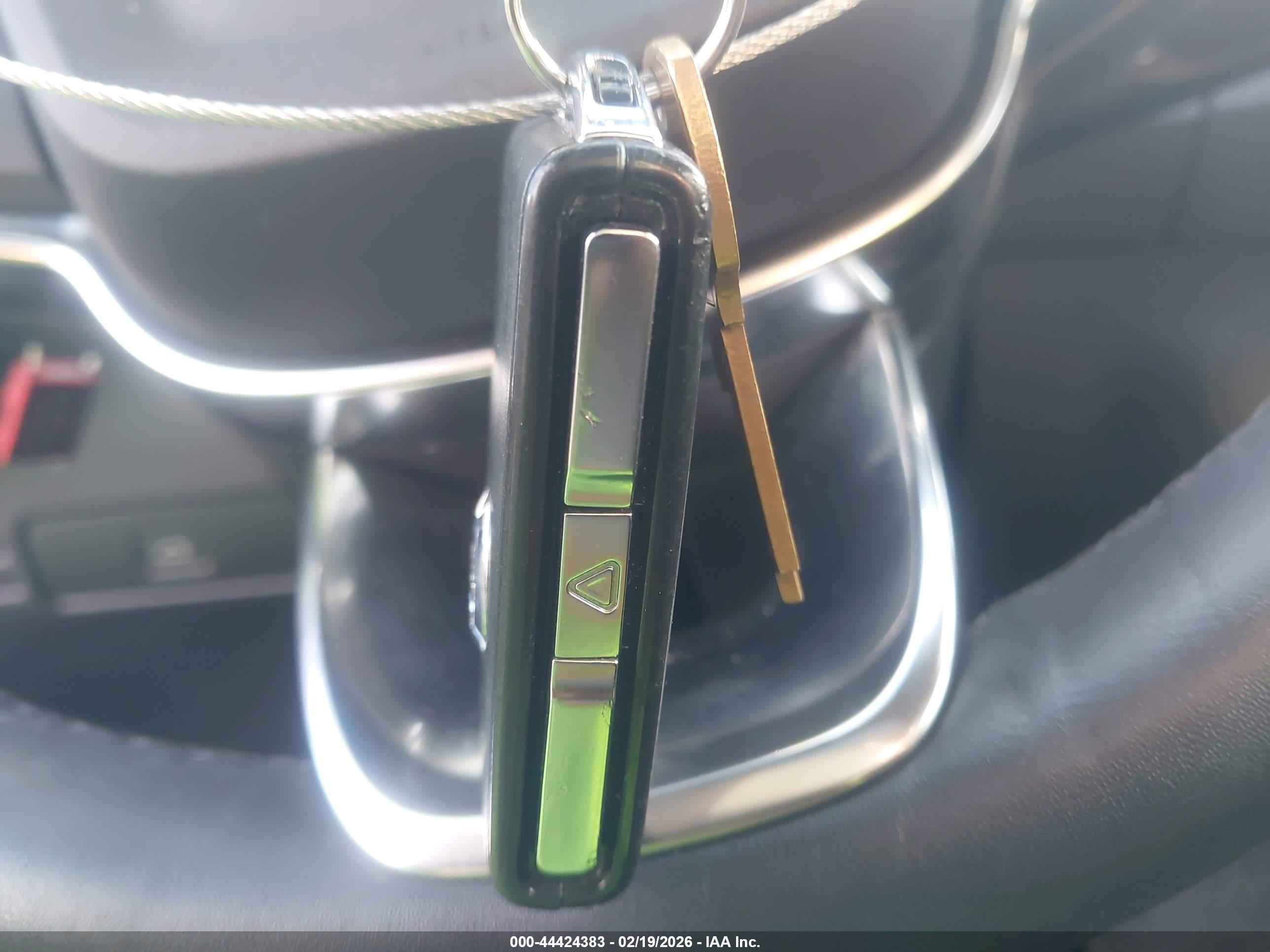 VOLVO C40 image 11