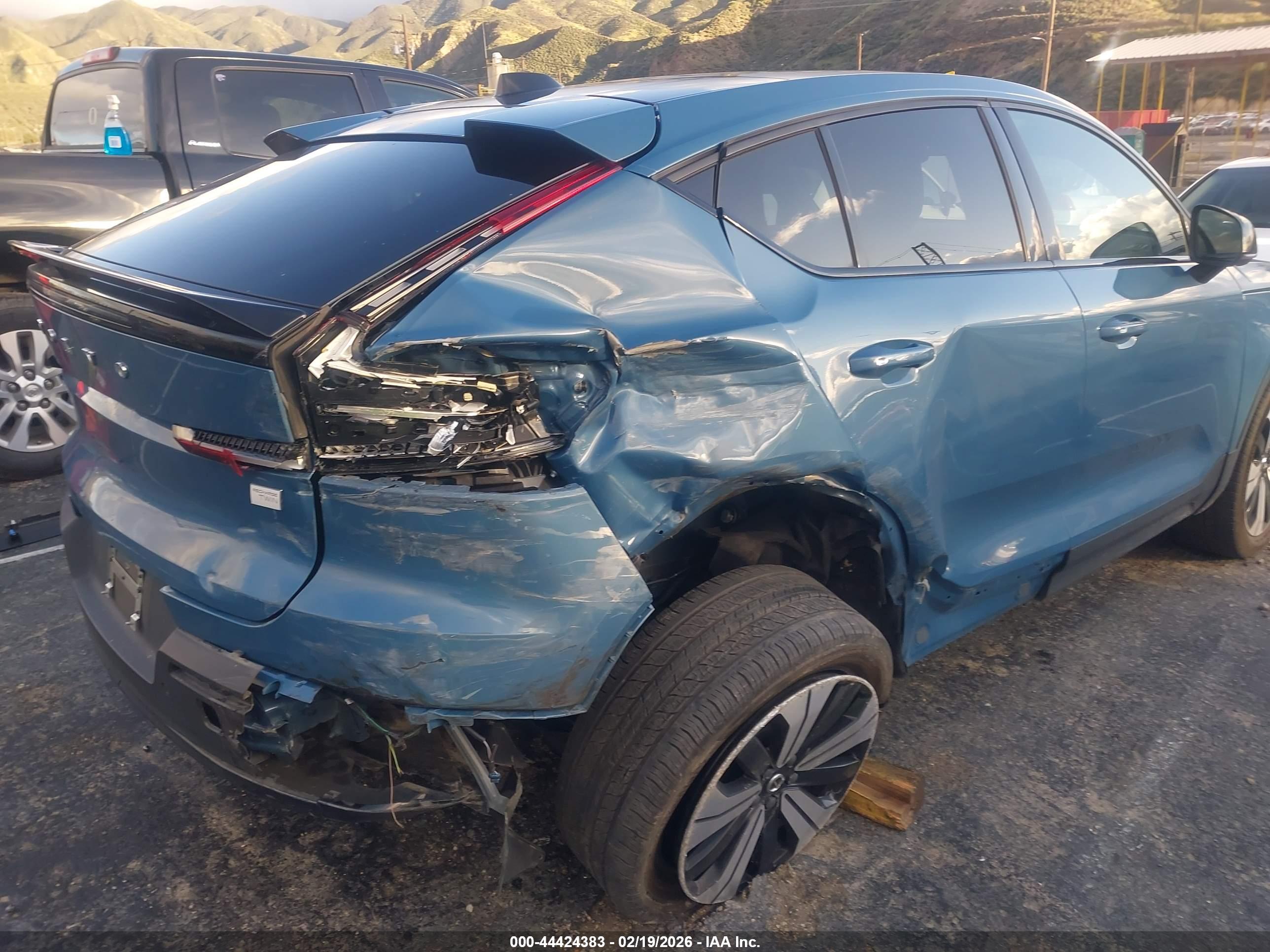 VOLVO C40 image 6