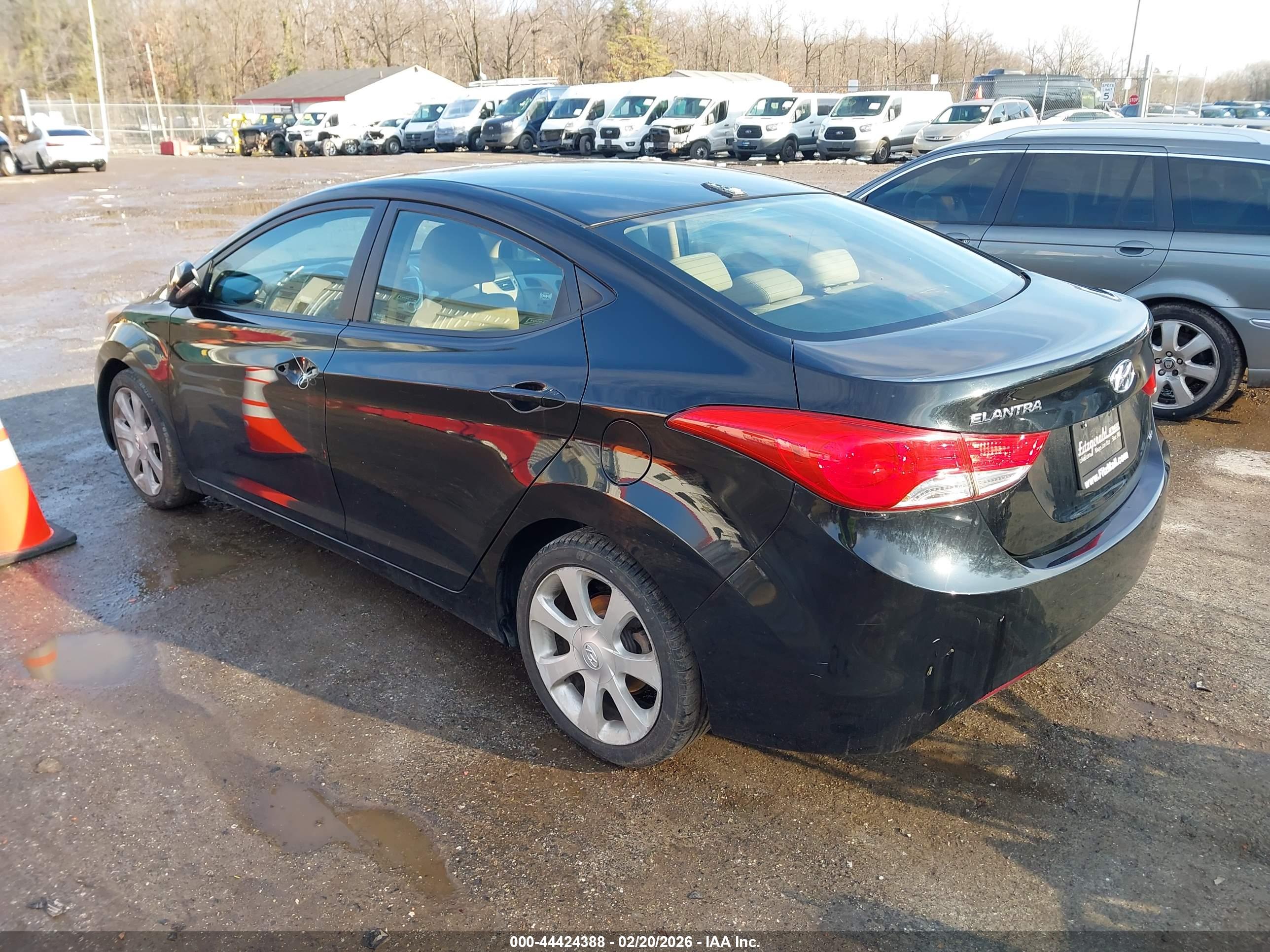 HYUNDAI ELANTRA image 3