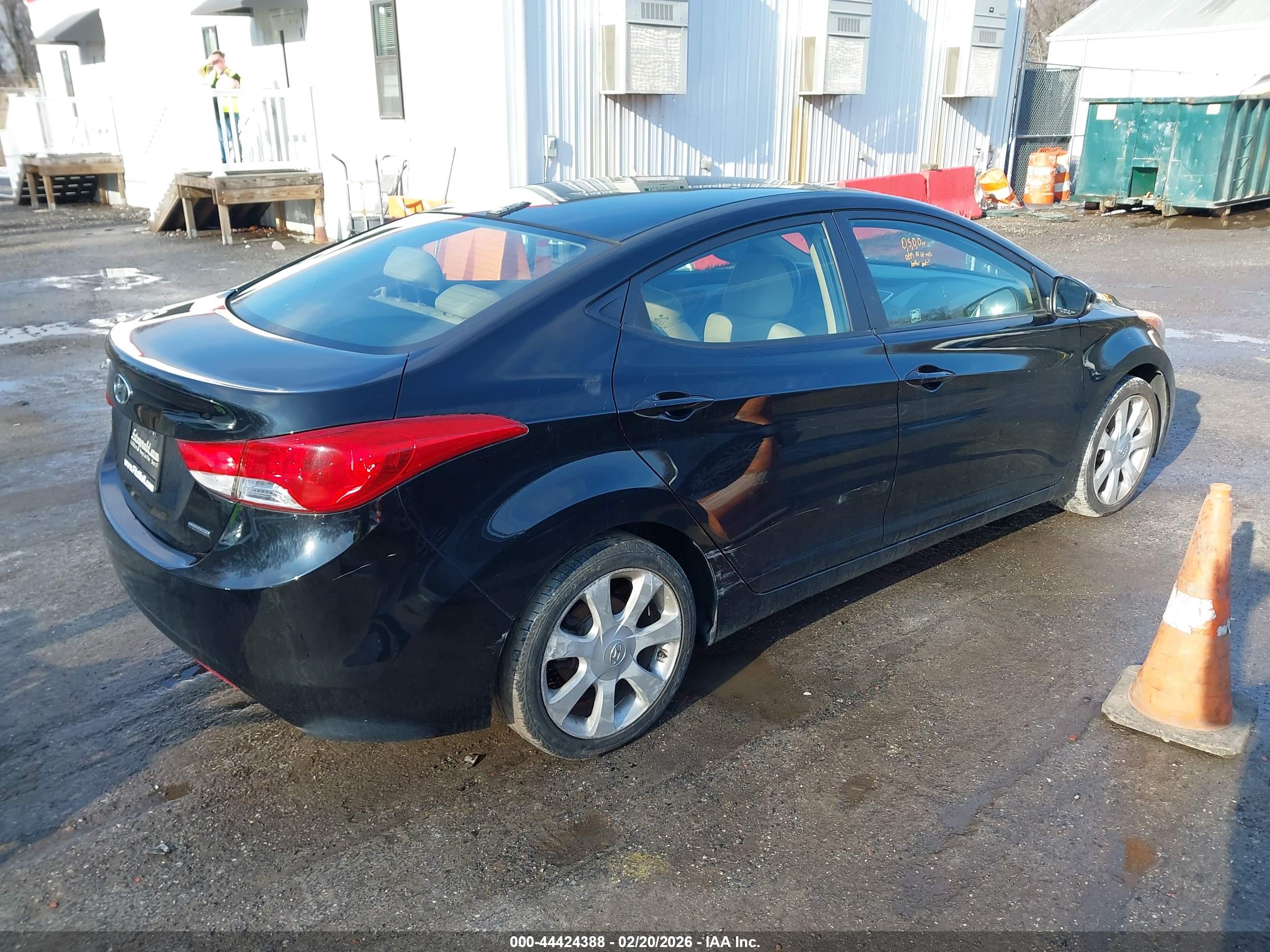 HYUNDAI ELANTRA image 4