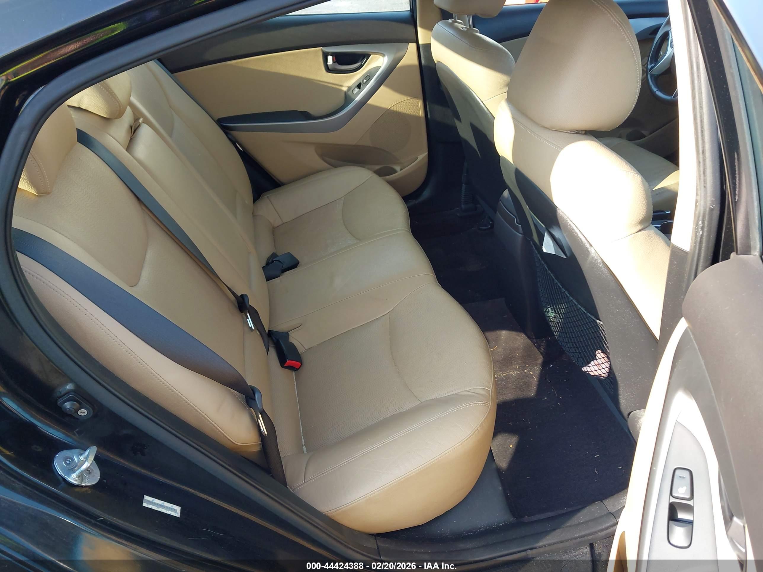HYUNDAI ELANTRA image 8
