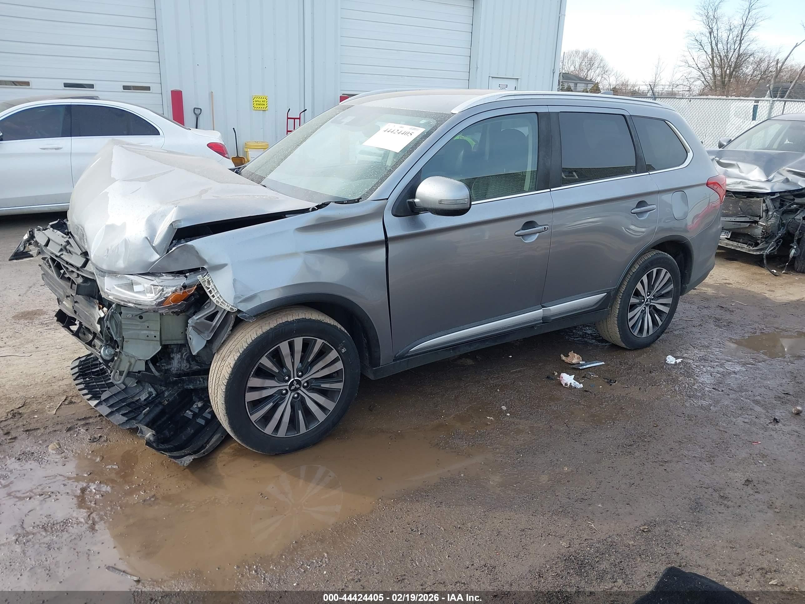 MITSUBISHI OUTLANDER image 2