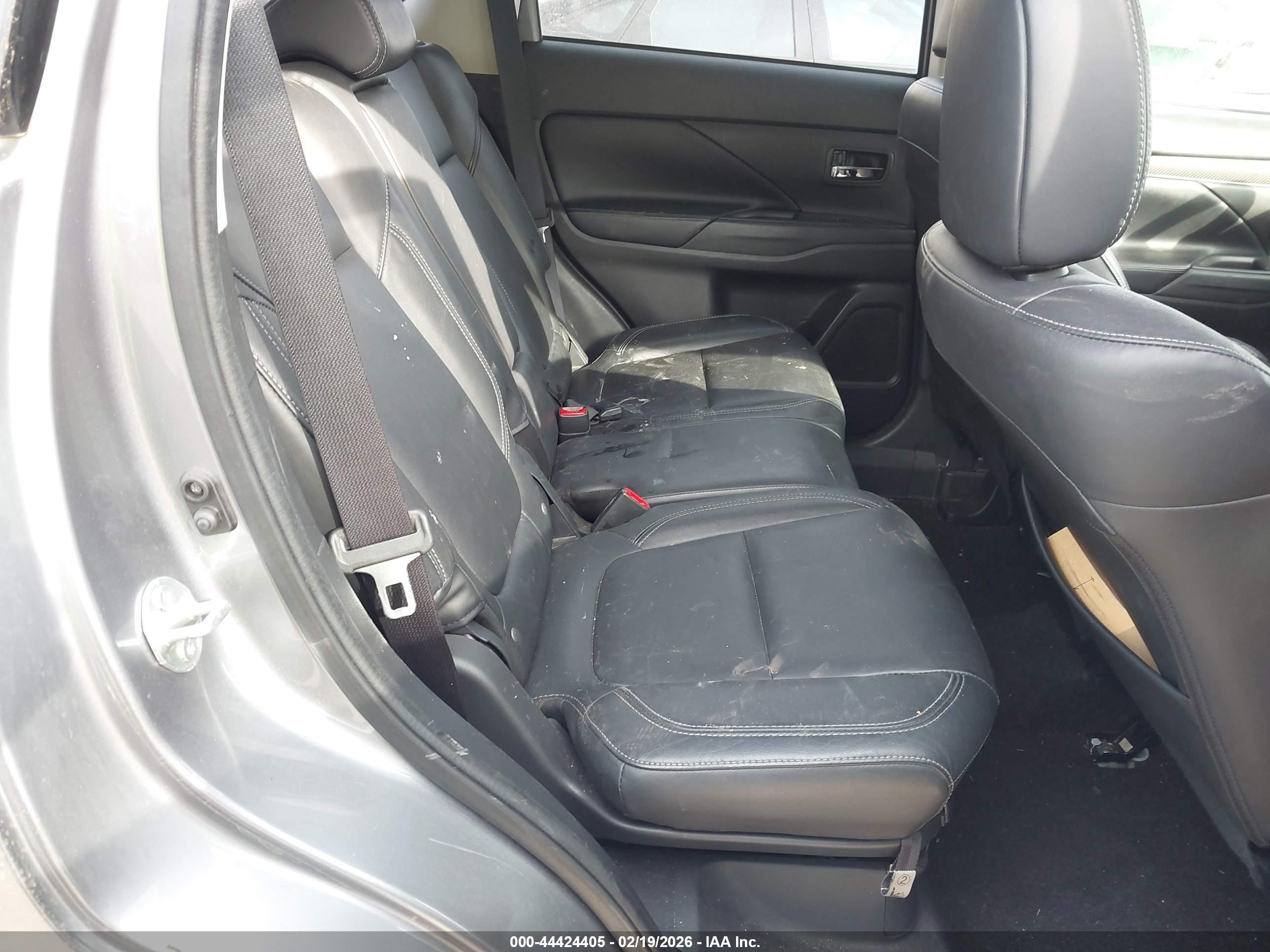 MITSUBISHI OUTLANDER image 8