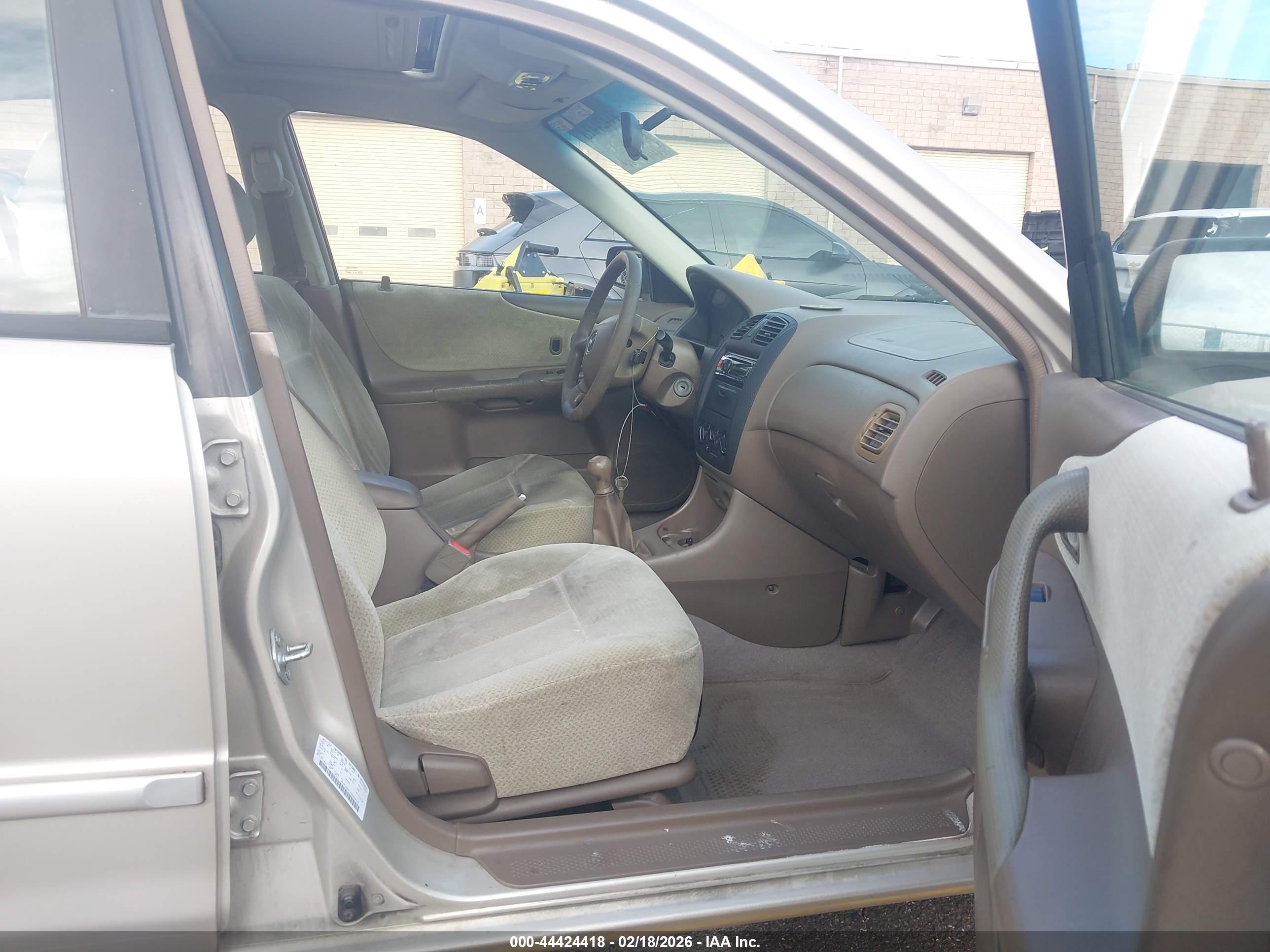 MAZDA PROTEGE image 5