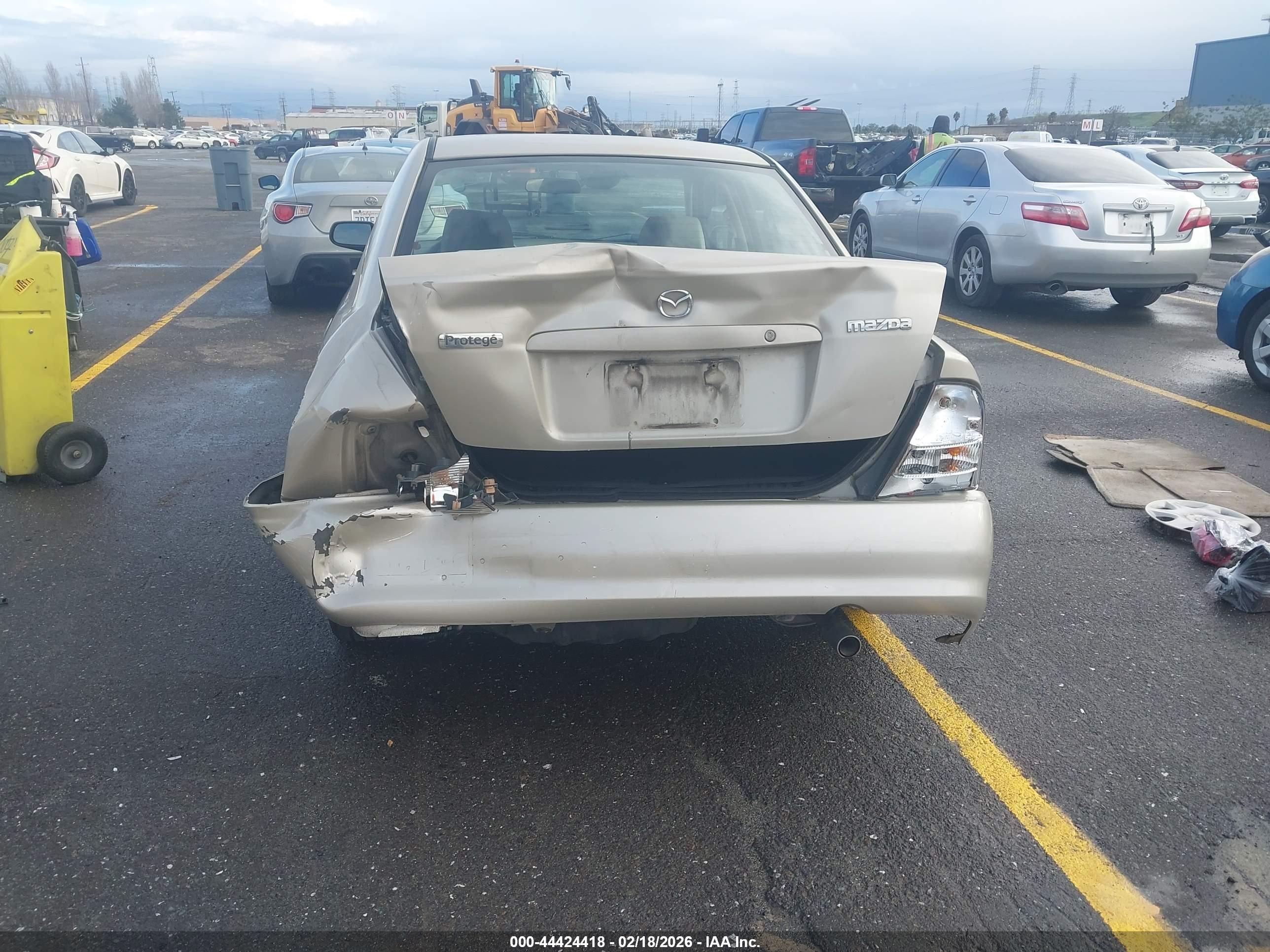 MAZDA PROTEGE image 6