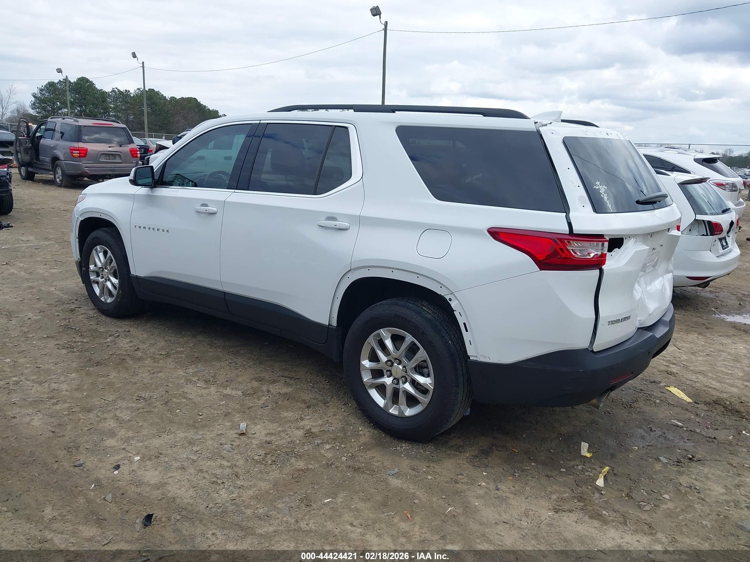 CHEVROLET TRAVERSE image 3