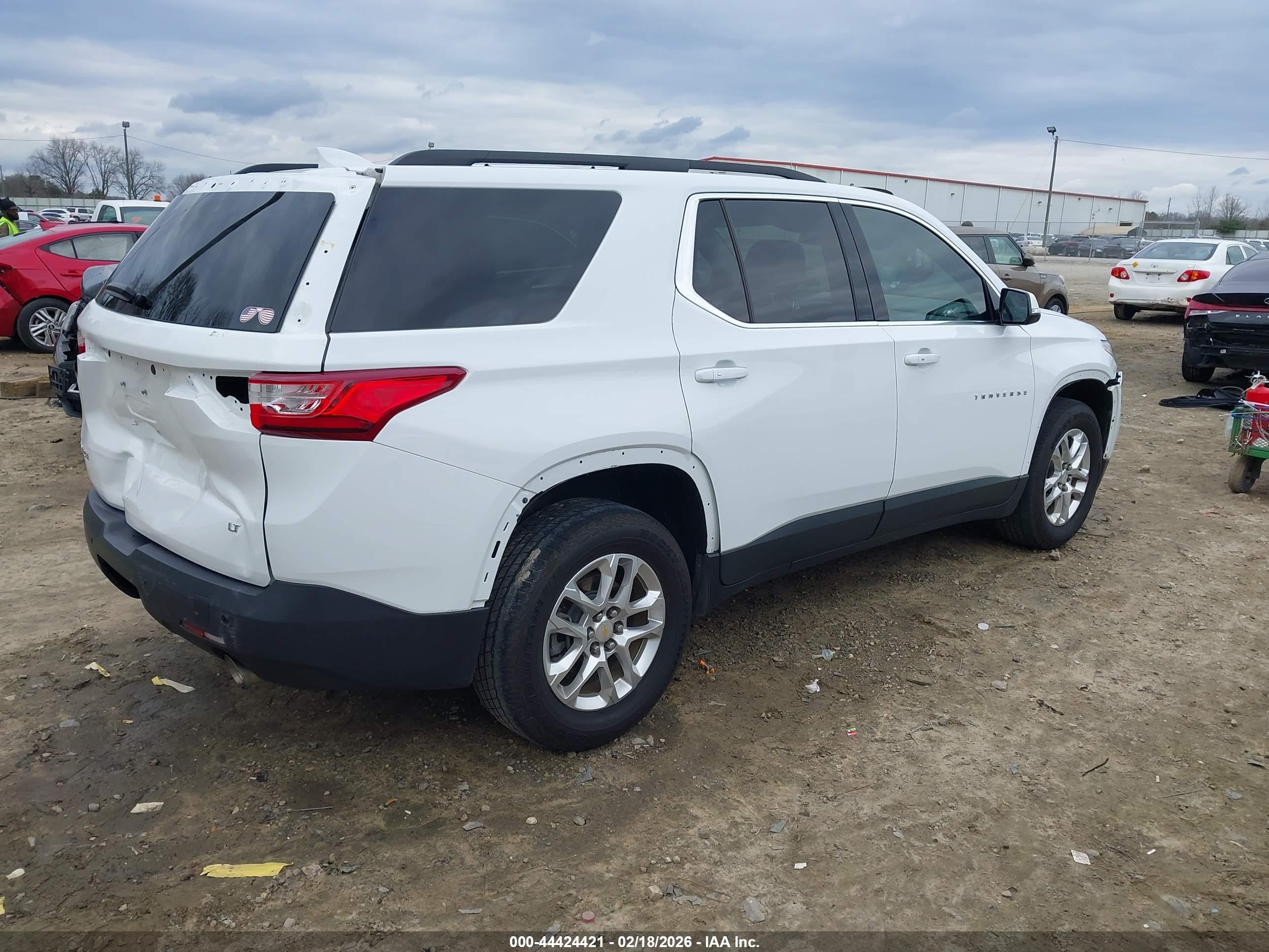 CHEVROLET TRAVERSE image 4